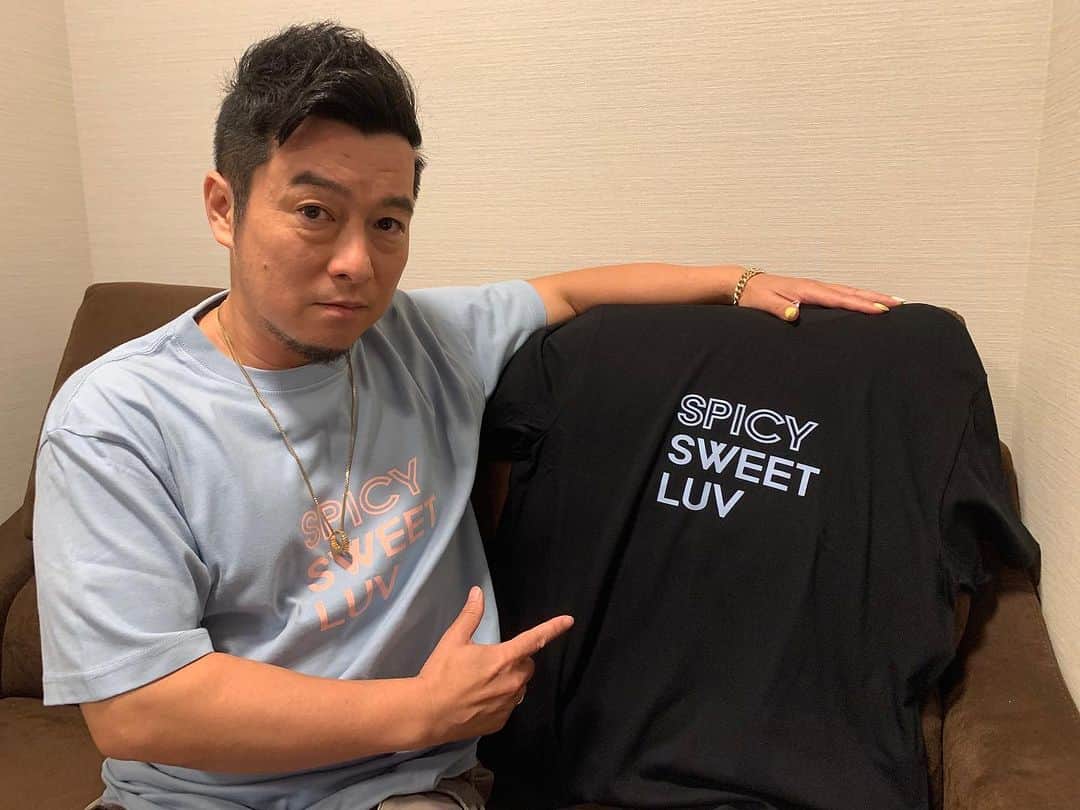 黒沢薫のインスタグラム：「#黒沢薫SSL #tourgoods #Tshirts #music #soul #rb #singer #lovelife #instagood #instafashion」