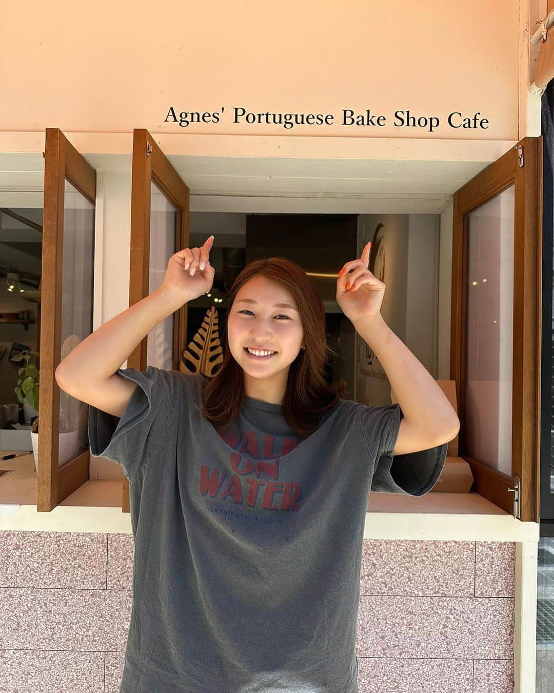 塩越柚歩さんのインスタグラム写真 - (塩越柚歩Instagram)「. おしゃれでかわいいカフェがだいすきです🪽🩵 最近暑すぎるのでカフェに行ったらアイスコーヒー頼みがち☕️🧊 さいたま市のおすすめのカフェ教えてください🤲🏻 ⁡ そして本当に暑い毎日なので熱中症には気をつけてください！！ 運動してなくても、室内でも、こまめに水分補給！！！ ⁡ #三菱重工浦和レッズレディース #塩越柚歩」8月6日 16時34分 - yuzuho_shiokoshi19