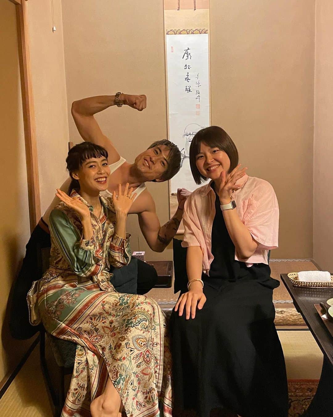 優美のインスタグラム：「- roeおめでとう🩵 @vegegrammer_aroechan   結婚と移住!! 両方とも人生の中でとてもBIG EVENT!!  友達になってこんなにすぐに遠くに行ってしまうのはとても残念だけど、、 roeの幸せは最高に嬉しい🥰  これからもずっと大好き!! どこにいても応援してるるるー💪🏻❤️‍🔥  早く会いたいなー🫠💕  お店 : 普茶料理 梵 Bon （浅草に行ったときはぜひ!!）」