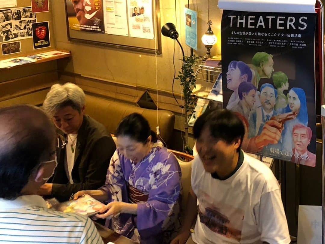 澤真希（小澤真貴子）さんのインスタグラム写真 - (澤真希（小澤真貴子）Instagram)「#ジャックアンドベティ は『THEATERS』の「シネマコンプレックス」のロケ地になりました。 日本では珍しい、昔のニューヨークっぽい特別感がある劇場の雰囲気にワクワク♪  舞台挨拶後、サイン会場を用意して下さったので、お客さんの色んな声に触れることができました。 ありがとうございました！  映画館で、映画に映る映画館を是非体験しに来て下さい✨ 8/18まで上映です🎬  #theaters  #山口雄也　監督 #中村公彦　監督 #鈴木太一　監督 #沖正人　監督 #ドロンズ石本　 #江藤あや #石倉良信 #シアターズ   #澤真希 #japaneseactress  #actress #instajapanese  #japan #shooting #japanesemovie #撮影現場 #映画撮影　#ドラマ撮影　#日本映画　#film #movie 　#ロケ地　#映画好きな人と繋がりたい  #movietheater #映画館 #japan #japanphotography #theater #舞台挨拶」8月6日 16時36分 - sawa.maki.official