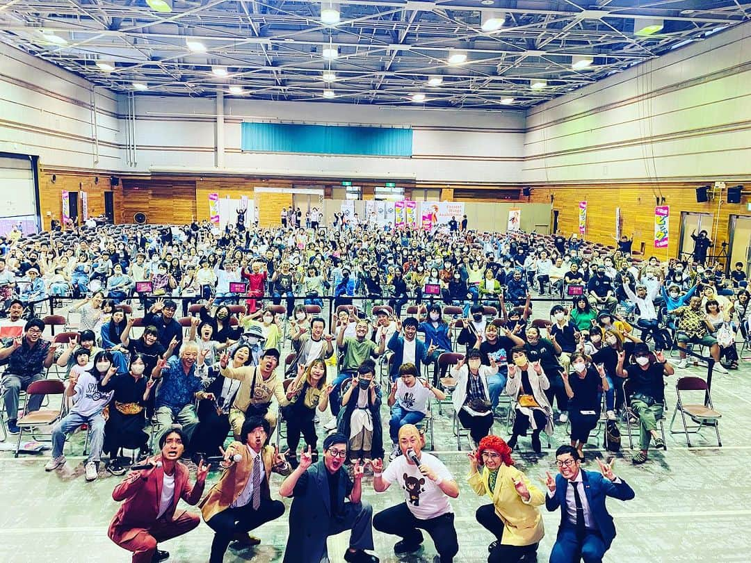 サイクロンZさんのインスタグラム写真 - (サイクロンZInstagram)「神奈月さんと共に太田プロのみんなと旭川の道の駅の会場。 １部２部共に大雨なのに超満員すごい！また旭川来たい！撮影許可いただいた皆様ありがとうございました^_^また会おうz」8月6日 16時42分 - cyclonezzzz