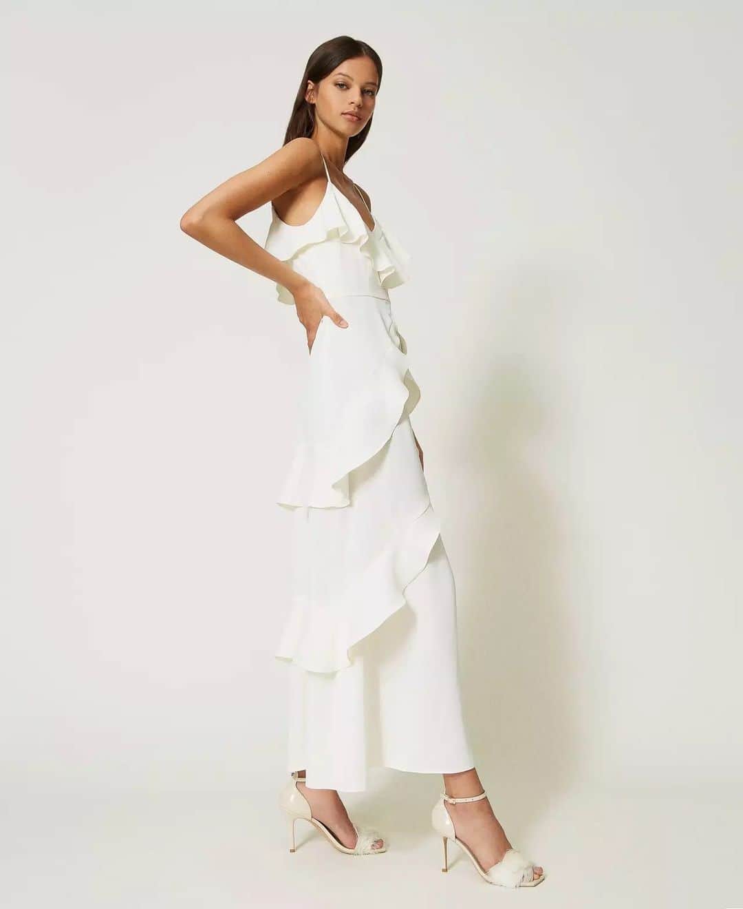 ツインセットのインスタグラム：「If you are looking for a long and feminine dress, opt for this slip style 💫 Great with heels and jewellery 😍😍 #twinsetlover #twinsetmilano」
