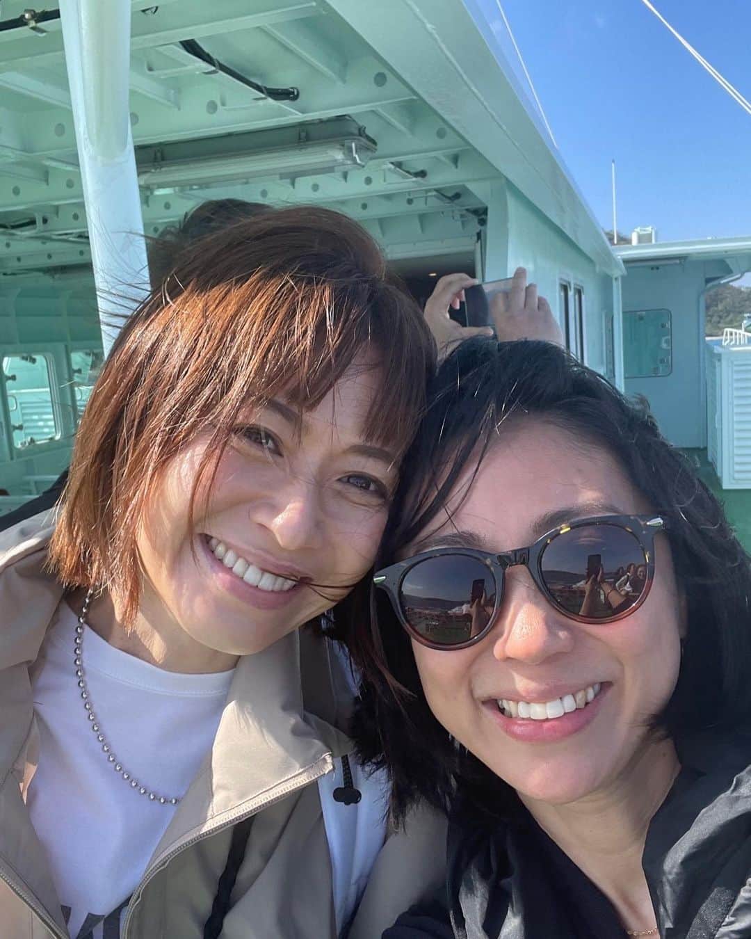 畑野ひろ子さんのインスタグラム写真 - (畑野ひろ子Instagram)「少し前に、 @i_pilates_tokyo と @suwaru_meditation の座間味リトリートに参加してきました。  私にとって、50歳を前にとても、大きな経験となりました！  毎回のレッスンでも、心も体もトータルケアしてもらっているめぐみ先生😆  @story_love40 でもリトリートを取材していただきました。今月号で掲載されていますのでよかったご覧ください😊」8月6日 17時06分 - hiroko_hatano_