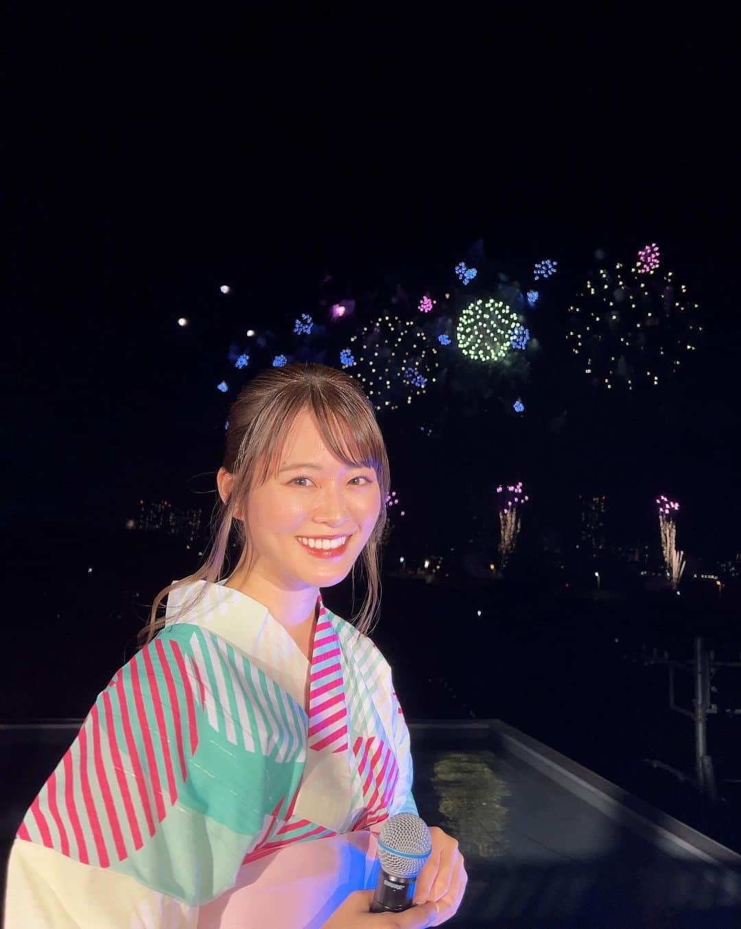 山崎怜奈さんのインスタグラム写真 - (山崎怜奈Instagram)「. SDGs EDOGAWA ONLINE HANABI FESTIVAL supported by TGC 生配信に出演させていただきました！  今年で48回目の開催となった江戸川花火大会は、 地元・江戸川区で大切に受け継がれてきた夏の風物詩。 お天気も良く、4年ぶりに無事開催されて嬉しかった…！  昔は実家からパジャマ姿で眺めていましたが、 今年は浴衣を着て、会場近くの特設ステージから。 貴重な経験をさせていただきました。 素敵な夏の思い出をありがとうございました！  #江戸川花火大会」8月6日 17時15分 - rena_yamazaki.official