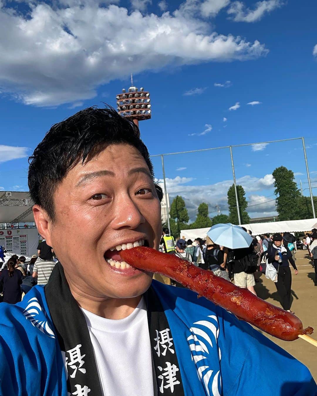 やのぱん（矢野ひろし）のインスタグラム：「摂津祭り ２日目 ジャーンボフランクから、スタートです！ てか、 昨日より西陽が強い気がする。。 #摂津　#摂津祭り　#やのぱん」