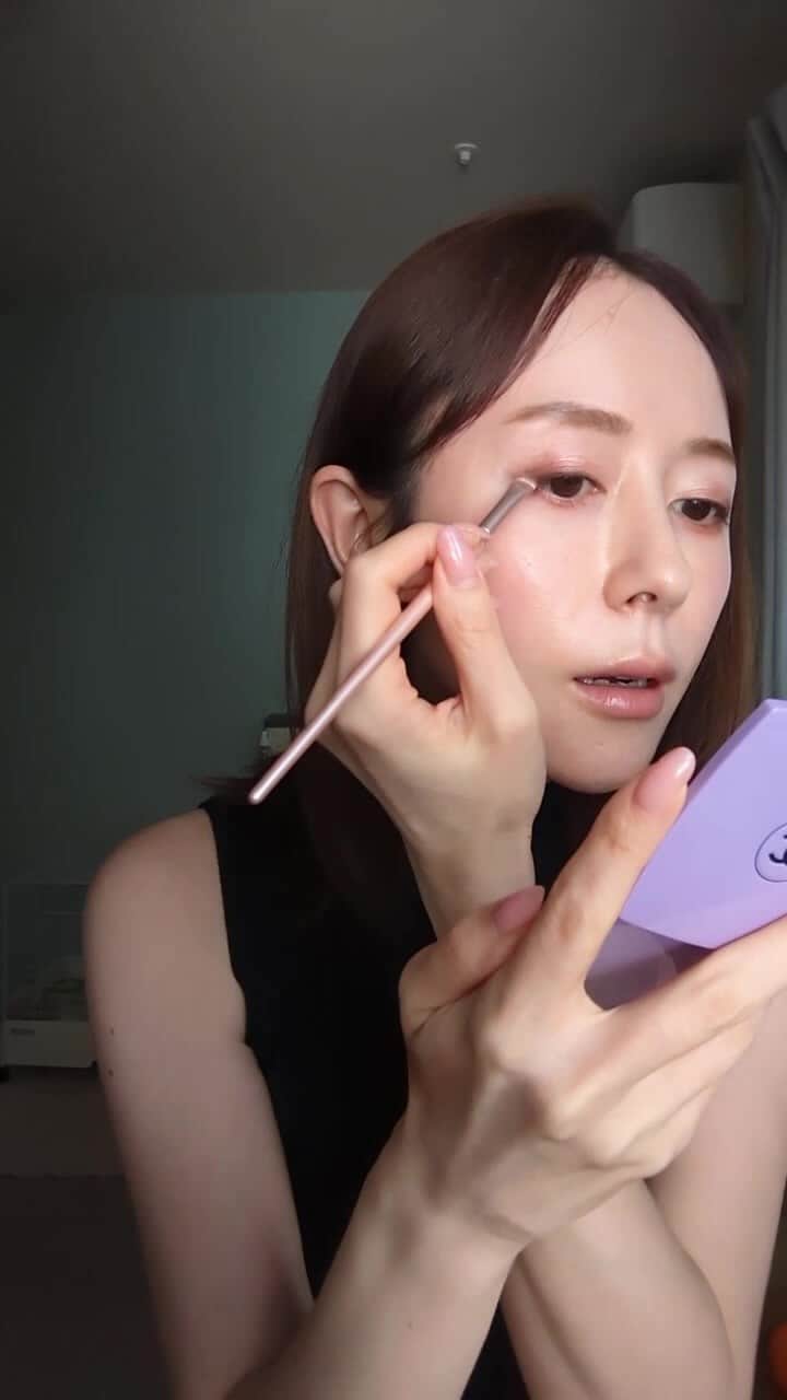 エリーのインスタグラム：「#ジャパンインブルームアイシャドウパレット  #lauramercier」