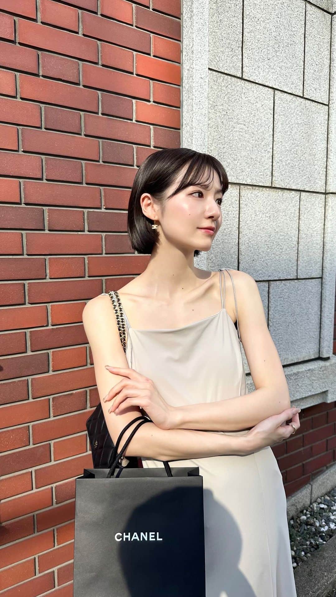 のインスタグラム：「皆さん たくさんのお祝いメッセージ ありがとうございます 🥹✉️♡  この日のcode ❤︎  one-piece : @aimeine_official  bag : @paris64world   #aiméine #paris64」