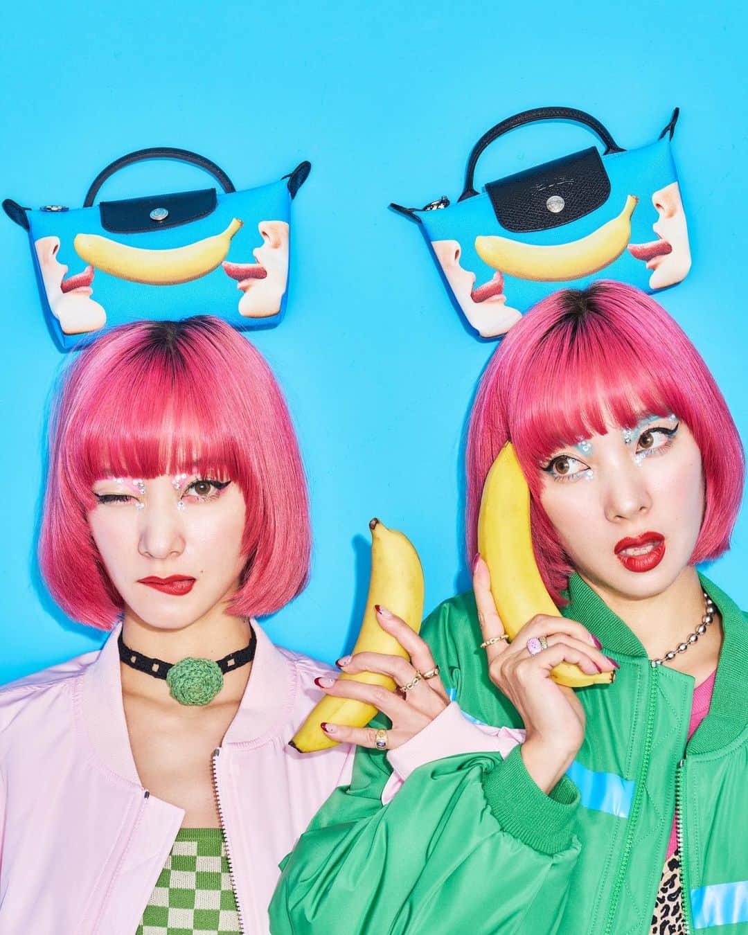 AMIのインスタグラム：「LONGCHAMP x TOILETPAPER❤️‍🔥 芸術家マウリツィオ・カテランと写真家ピエルパオロ・フェラーリが発行するイタリア生まれのアート誌『TOILETPAPER』 クリエイティブが大好きなTOILETPAPERmagazineとLONGCHAMPの胸熱なcollaboration😍 ユーモア溢れる遊び心たっぷりなアイテム達は毎日を彩ってくれるね🫶  @longchamp @toiletpapermagazineofficial  #LongchampxToiletPaper #PopRevolution #LongchampFW23 #ロンシャン #gifted」