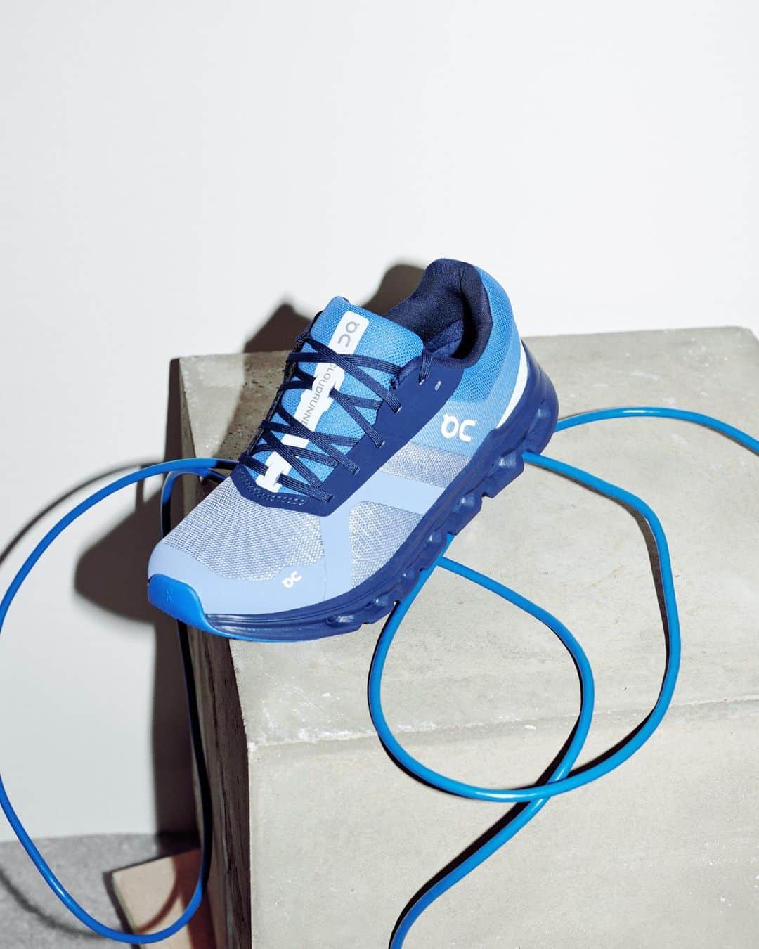 のインスタグラム：「Make @on_running’s sneakers your workout go-to 👟」