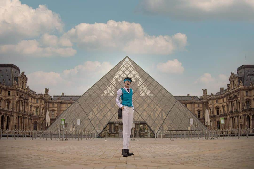 ナイトさんのインスタグラム写真 - (ナイトInstagram)「Rohan au Louvre ✒️ 岸辺露伴 ルーヴルへ行く It has been a dream of mine to photoshoot Rohan at the Louvre Museum in Paris, France. I had the opportunity to travel to France last year for an event, so I took the chance, woke up at 5am and travelled there to take photos!   Kishibe Rohan | @knitecoser Photo | @shunsukecos   Special thank you to Shun for waking up early with me and taking these beautiful photos. I will treasure them forever!  #cosplay #JOJO #kishiberohan #岸辺露伴 #jojosbizarreadventure」8月6日 18時00分 - knitecoser