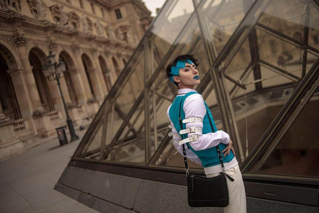 ナイトさんのインスタグラム写真 - (ナイトInstagram)「Rohan au Louvre ✒️ 岸辺露伴 ルーヴルへ行く It has been a dream of mine to photoshoot Rohan at the Louvre Museum in Paris, France. I had the opportunity to travel to France last year for an event, so I took the chance, woke up at 5am and travelled there to take photos!   Kishibe Rohan | @knitecoser Photo | @shunsukecos   Special thank you to Shun for waking up early with me and taking these beautiful photos. I will treasure them forever!  #cosplay #JOJO #kishiberohan #岸辺露伴 #jojosbizarreadventure」8月6日 18時00分 - knitecoser