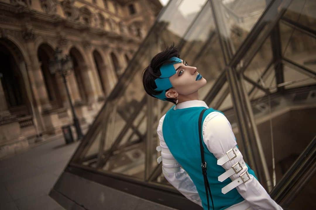 ナイトさんのインスタグラム写真 - (ナイトInstagram)「Rohan au Louvre ✒️ 岸辺露伴 ルーヴルへ行く It has been a dream of mine to photoshoot Rohan at the Louvre Museum in Paris, France. I had the opportunity to travel to France last year for an event, so I took the chance, woke up at 5am and travelled there to take photos!   Kishibe Rohan | @knitecoser Photo | @shunsukecos   Special thank you to Shun for waking up early with me and taking these beautiful photos. I will treasure them forever!  #cosplay #JOJO #kishiberohan #岸辺露伴 #jojosbizarreadventure」8月6日 18時00分 - knitecoser