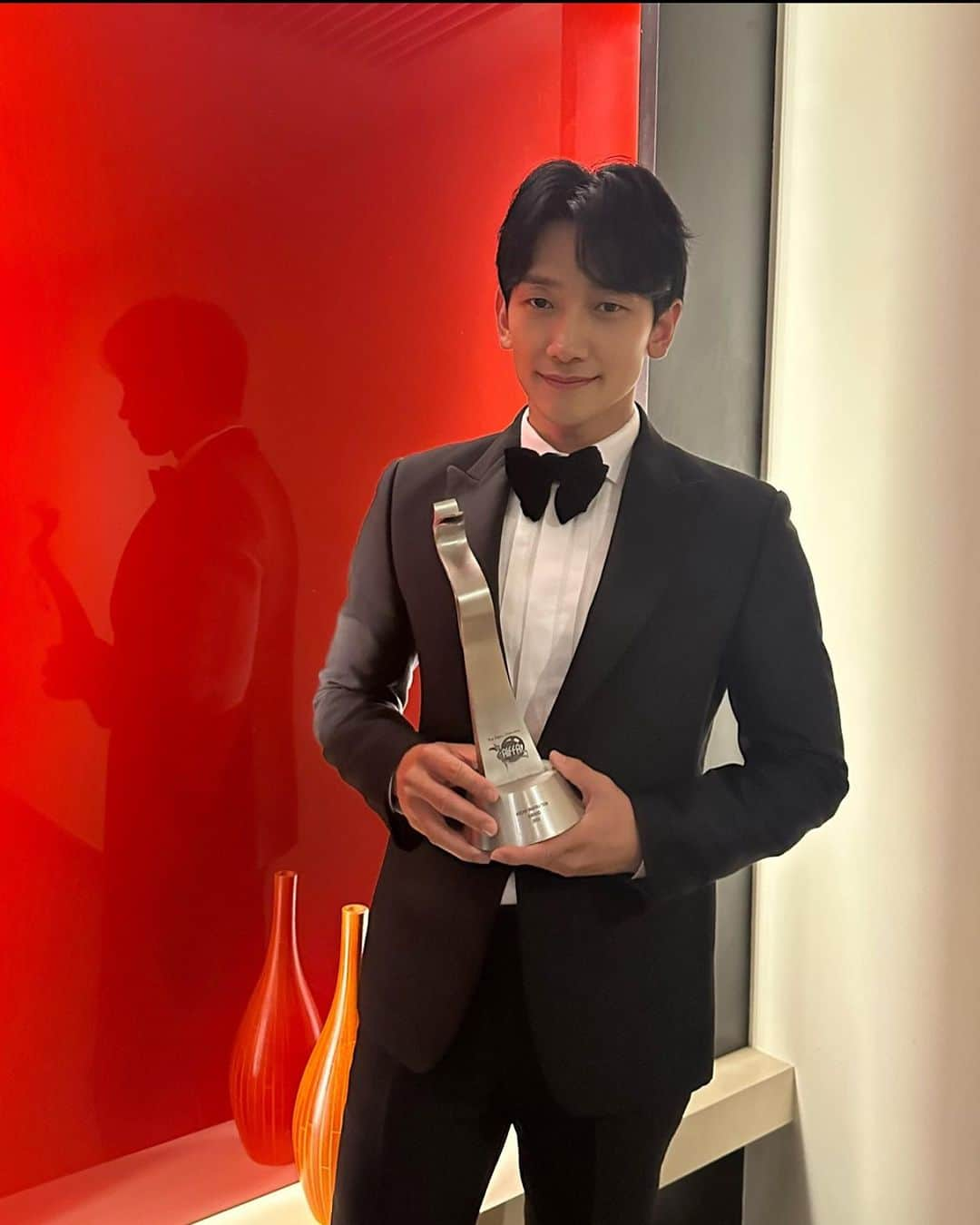 RAIN（ピ）のインスタグラム：「🏆🏆🏆🏆🏆🏆조았쒀~#aiffaawards thx to my fans #cloud🙏🙏🙏🙏🙏마지막 소주 아님ㅎ」