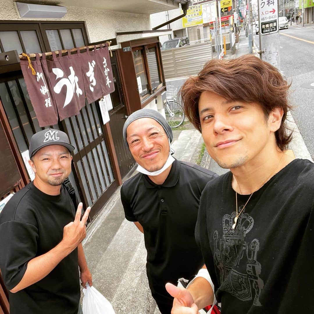 城田純のインスタグラム：「仲間と会えてハッピーな1日でした✌️✨  もう20年以上の付き合いだ  幸せな事だわい」