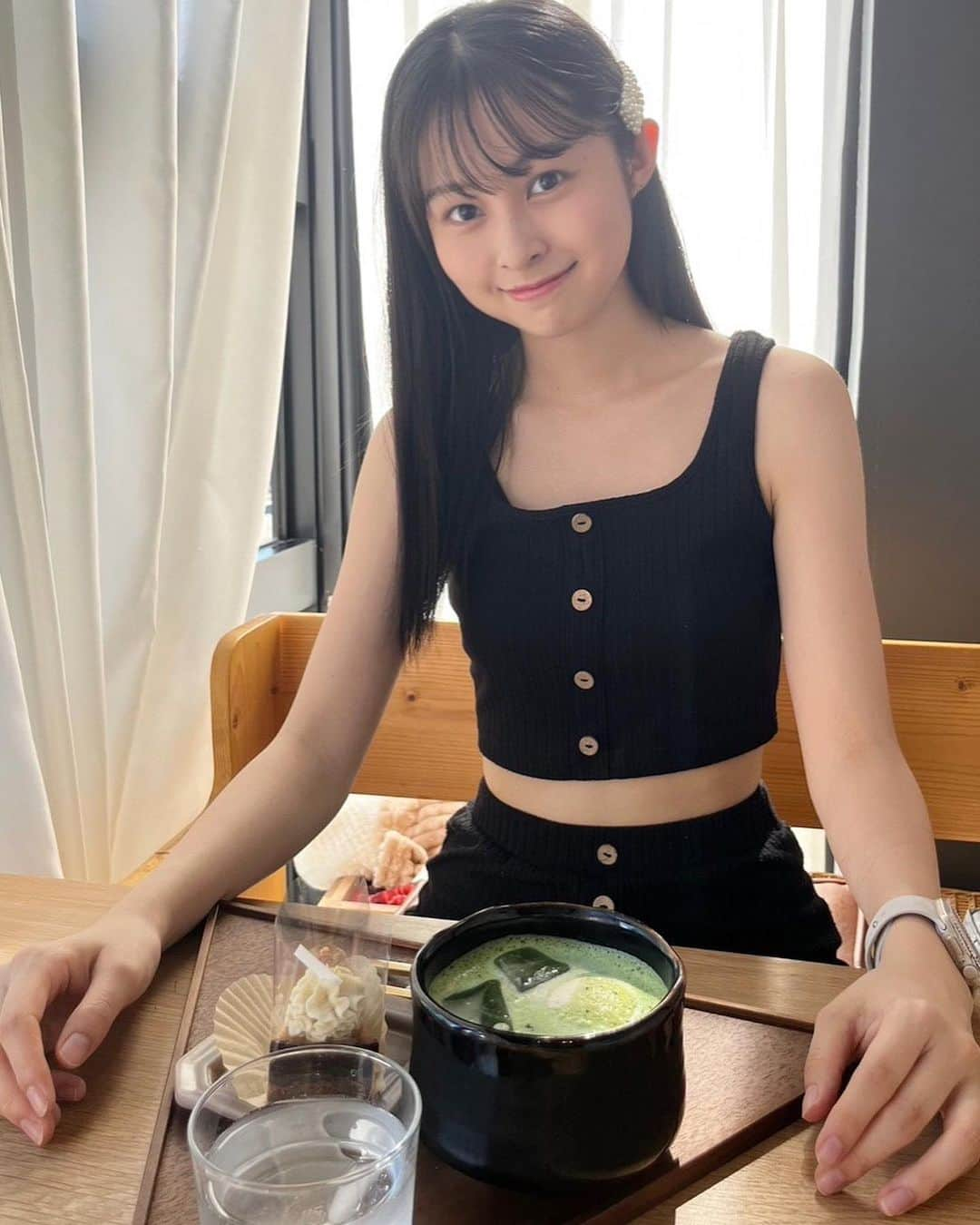 村山千夏のインスタグラム：「こんばんは。  お久しぶりにヴィーガン食を食べて「かえるのかぞく」の絵本を読ました。 親は子の成長を、子は親が喜ぶ姿をはげみに… いつの時代もどこの国でも変わらない。素敵ですね。  I ate vegan food for the first time in a long time and read the book "Frog Family". Parents are motivated by the growth of their children, and children are motivated by the happiness of their parents... It is the same regardless of time and country. Nice☺︎  #jk#ljk#jk3#18歳#18yearsold#05#05line#ヴィーガン #ヴィーガンスイーツ #ヴィーガンカフェ #SDGs#かえるのかぞく#fyp#foryoypage#湘南台#湘南台カフェ#カフェ巡り」