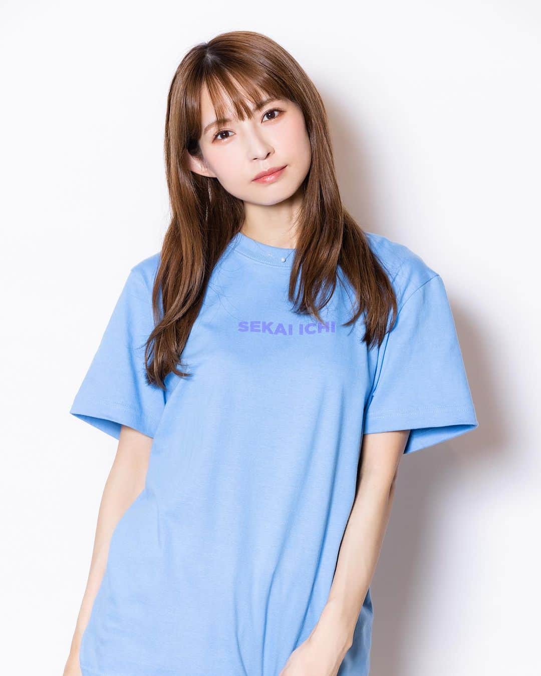 SCANDALさんのインスタグラム写真 - (SCANDALInstagram)「SCANDAL 17th ANNIVERSARY 『世界一』GOODS  世界一 Tシャツ BLUE SIZE:S/M/L/XL ※写真はSサイズ着用 ¥3,300  ラバーバンド BLACK ¥550  designed by @naganoteppei photo by @k_amirin_photo #scandal #SCANDAL_世界一」8月6日 18時21分 - scandal_band_official