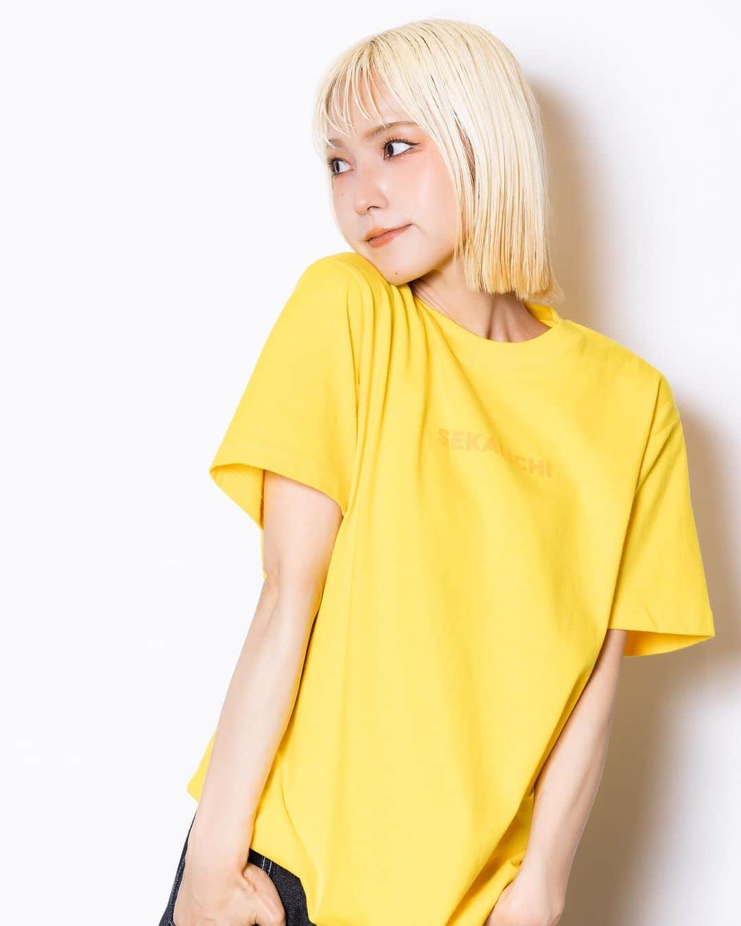 SCANDALさんのインスタグラム写真 - (SCANDALInstagram)「SCANDAL 17th ANNIVERSARY 『世界一』GOODS  世界一 Tシャツ YELLOW SIZE:S/M/L/XL ※写真はSサイズ着用  ￥3,300  designed by @naganoteppei photo by @k_amirin_photo #scandal #SCANDAL_世界一」8月6日 18時22分 - scandal_band_official