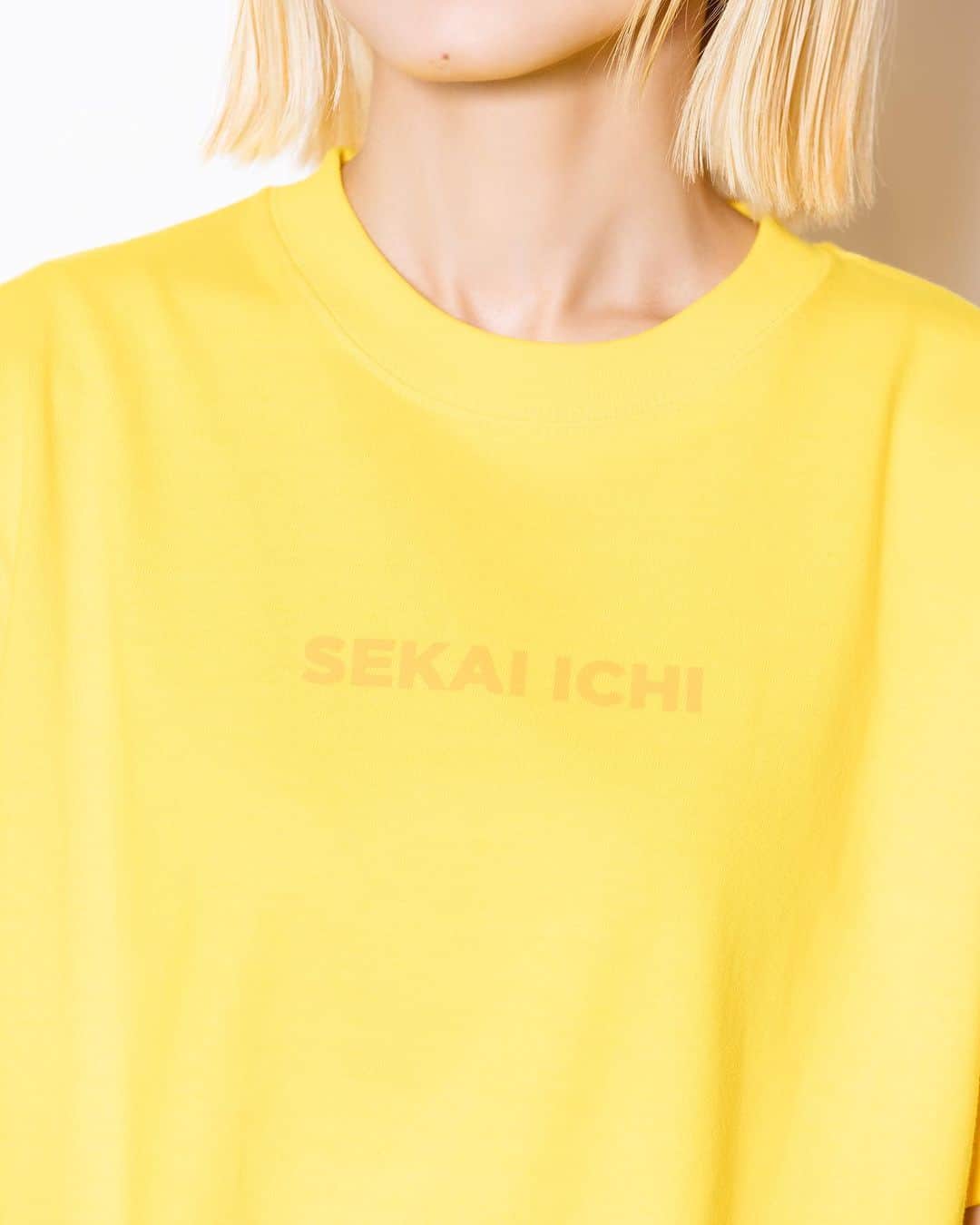 SCANDALさんのインスタグラム写真 - (SCANDALInstagram)「SCANDAL 17th ANNIVERSARY 『世界一』GOODS  世界一 Tシャツ YELLOW SIZE:S/M/L/XL ※写真はSサイズ着用  ￥3,300  designed by @naganoteppei photo by @k_amirin_photo #scandal #SCANDAL_世界一」8月6日 18時22分 - scandal_band_official