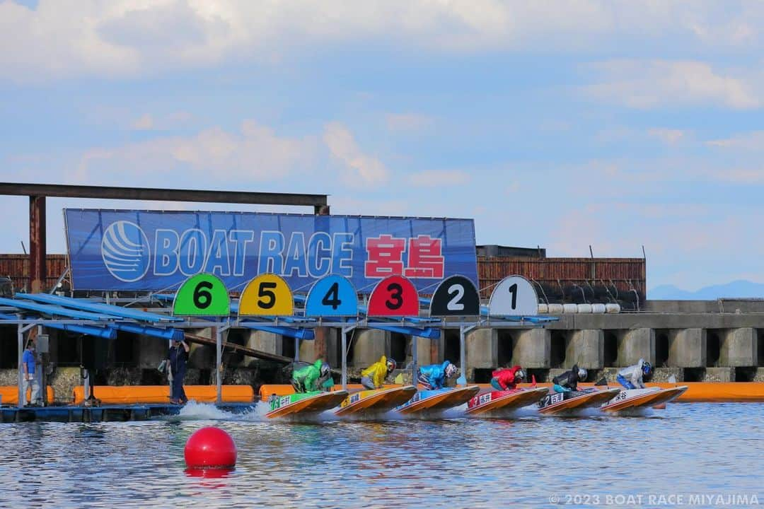 ボートレース宮島さんのインスタグラム写真 - (ボートレース宮島Instagram)「. 🚤GⅢ第11回サッポロビール杯🚤 . 🚤見事優勝に輝いたのは、 ①号艇  #静岡支部 の #深谷知博 選手👑✨ . 深谷選手は10戦6勝・予選トップの好成績で、優勝戦は 1コース から 逃げ を決め、2023年5月・浜名湖GWシリーズ 以来 3ヶ月ぶり 今年3回目、SG2回・GⅠ2回を含む通算42回目(宮島は初)の優勝を飾りました！🏆✨  . 深谷選手、優勝本当におめでとうございます🎉✨ サッポロ黒ラベル🍺たくさん飲んでください！ . . ファンの皆さま、一節間ありがとうございました🍀 次節もボートレース宮島をよろしくお願いいたします✨ . 🐵次節は8月13日から 🚤創刊75周年記念 第53回スポーツニッポン杯🚤 . . #ボートレース宮島 #パルボート宮島 #モンタ #ボートレース #boatrace #ボートレーサー #G3 #サッポロビール杯 #サッポロビール #黒ラベル #逃げ #優勝戦 #優勝 #優勝おめでとう #好成績」8月6日 18時27分 - boatrace_miyajima