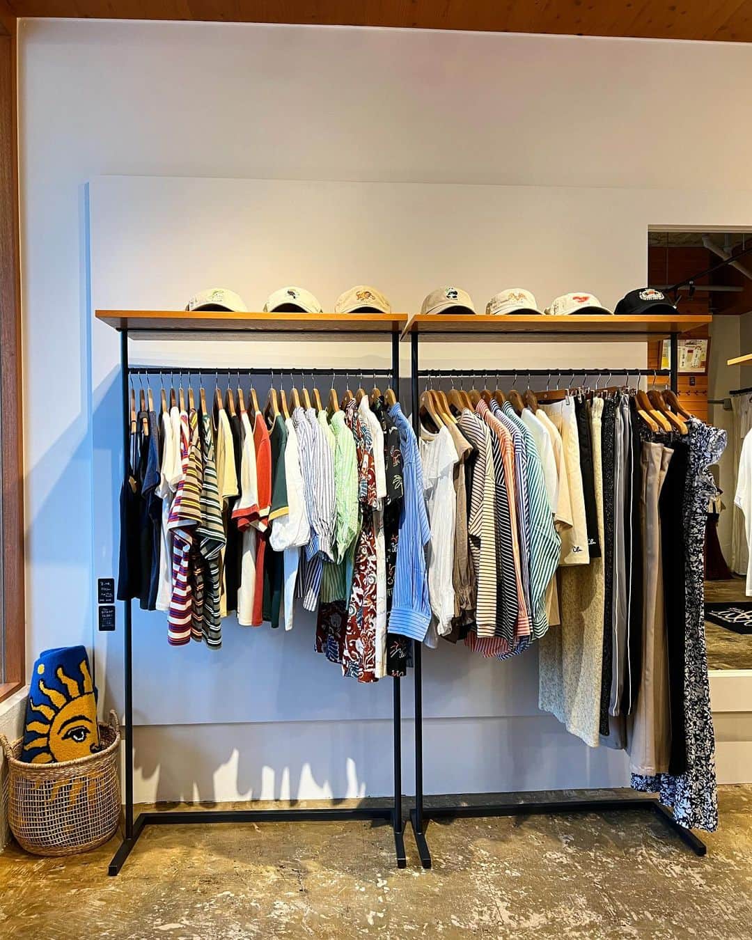 original brand 【ilu098】のインスタグラム：「来週から《アイルレディー》 新作ラッシュが始まります。 店舗は 6.8.Tue からどどっと並ぶよ。  #ilu098 #アイルレディー」