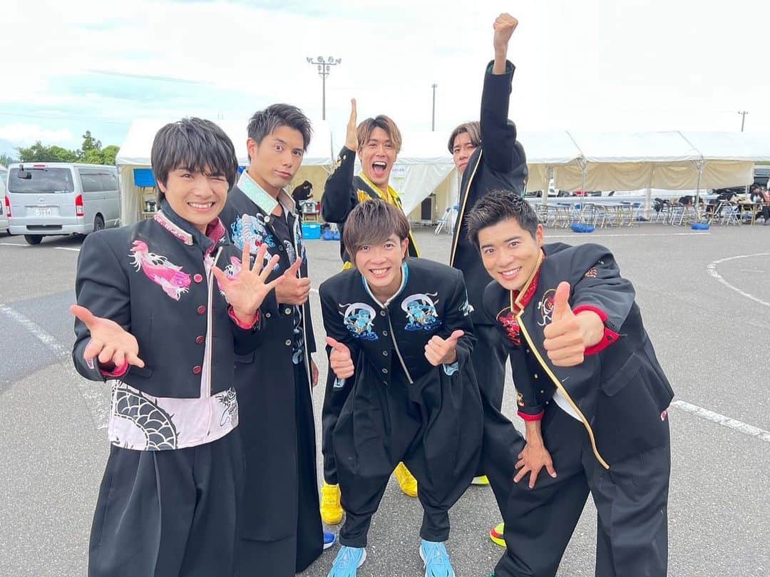 田村侑久のインスタグラム：「今日は鈴鹿サーキットで行われた8フェスに参加させてもらいました😍😍  外も暑かったですけど、ライブあちあちでした😊  みなさん体調にはくれぐれも気をつけてくださいね😭  #鈴鹿サーキット　#鈴鹿8耐  #8フェス  #ボイメン」