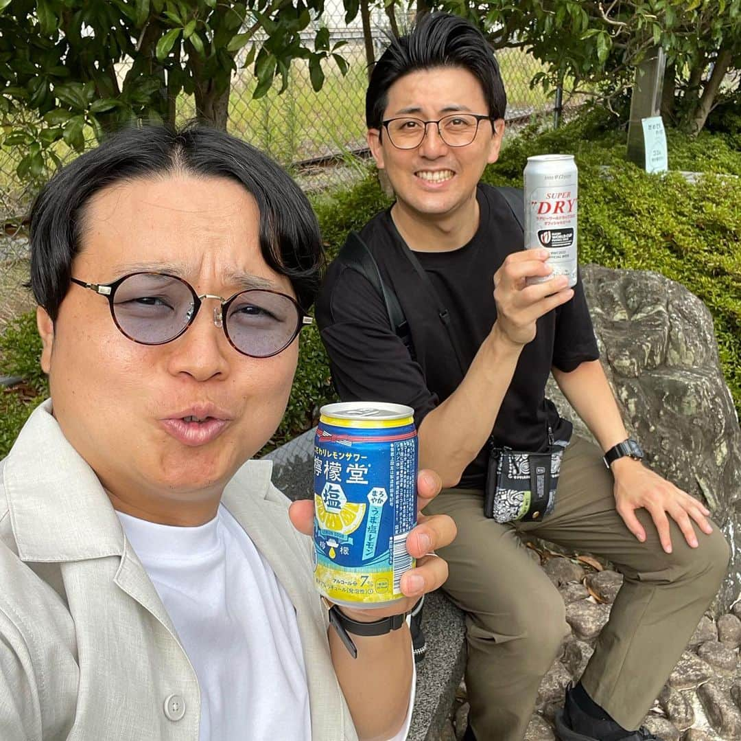 はぎちゃんさんのインスタグラム写真 - (はぎちゃんInstagram)「昨日今日と２日間ビスケッティ佐竹とユニットで営業行かせてもらいましたー！明日からは一旦社長に戻らせてもらいます！芸人もYouTubeも会社も全部必死のパッチで頑張ります🔥 #ビスケッティ佐竹 #モノマネ #はぎちゃん #社長芸人 #YouTuber #株式会社ピヨピヨ #ピヨピヨ軽貨物 #軽貨物」8月6日 18時44分 - hagichan0524