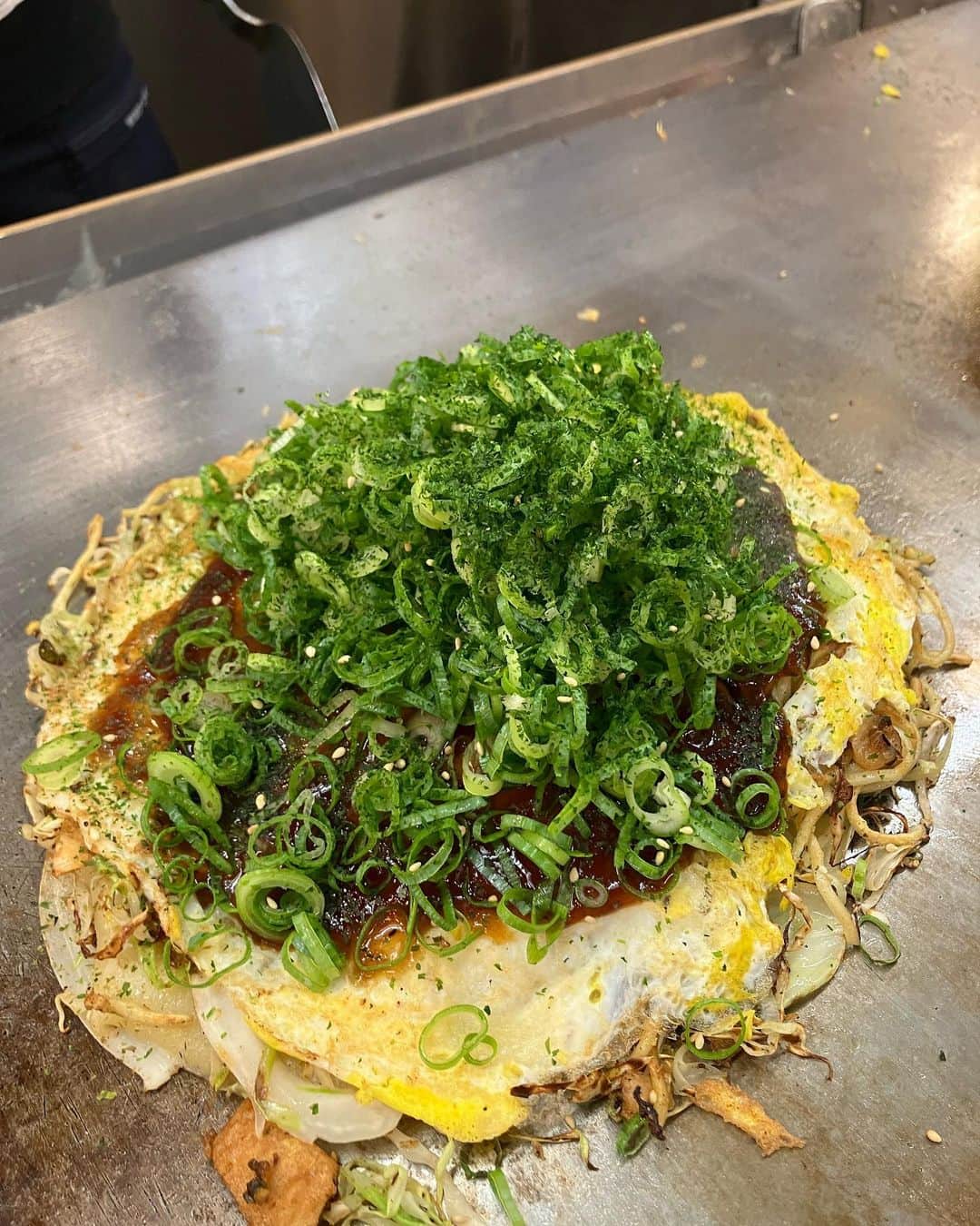 麻宮彩希さんのインスタグラム写真 - (麻宮彩希Instagram)「8月6日原爆の日と言うことで 始発で広島へ。  78年前の朝も こんなに蝉が鳴いていたのかなと 夏の色や音を悲しく感じました。  1泊２日 終戦記念日前に特攻基地と原爆ドームを訪れたい。という今回のプラン  胸が苦しい。 やるせなさや怒りにめまいがしそうです、 ただそれと同時に自分が日本人だと言う事に誇りを感じ 今後も自分の血に恥じないように生きていこうと思います。  次は終戦記念日の靖国神社。  安らかに。」8月6日 18時48分 - sakibows0125