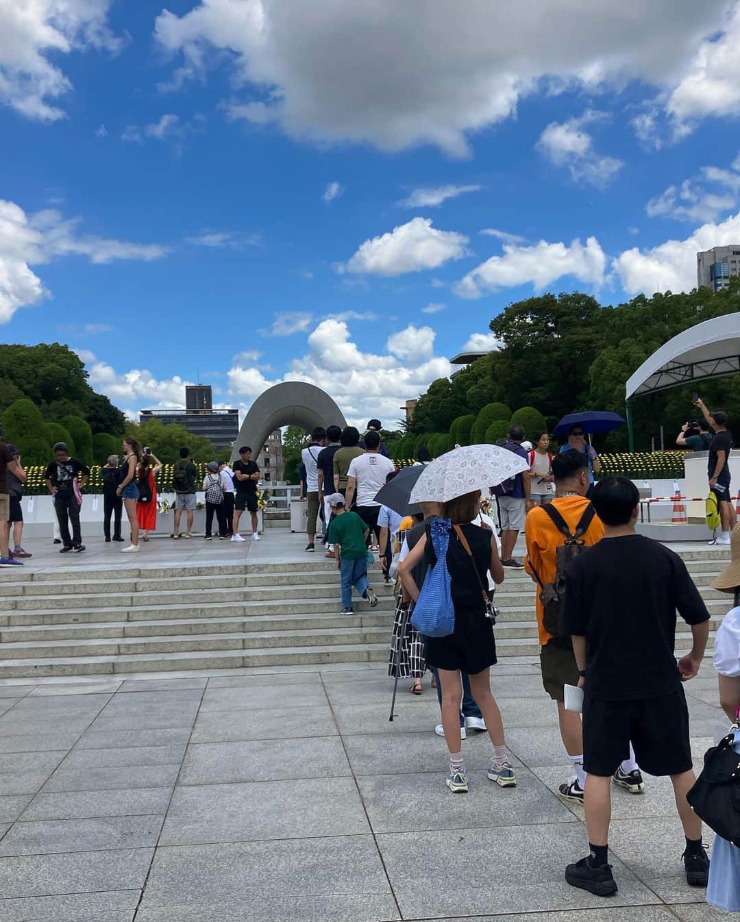 麻宮彩希さんのインスタグラム写真 - (麻宮彩希Instagram)「8月6日原爆の日と言うことで 始発で広島へ。  78年前の朝も こんなに蝉が鳴いていたのかなと 夏の色や音を悲しく感じました。  1泊２日 終戦記念日前に特攻基地と原爆ドームを訪れたい。という今回のプラン  胸が苦しい。 やるせなさや怒りにめまいがしそうです、 ただそれと同時に自分が日本人だと言う事に誇りを感じ 今後も自分の血に恥じないように生きていこうと思います。  次は終戦記念日の靖国神社。  安らかに。」8月6日 18時48分 - sakibows0125