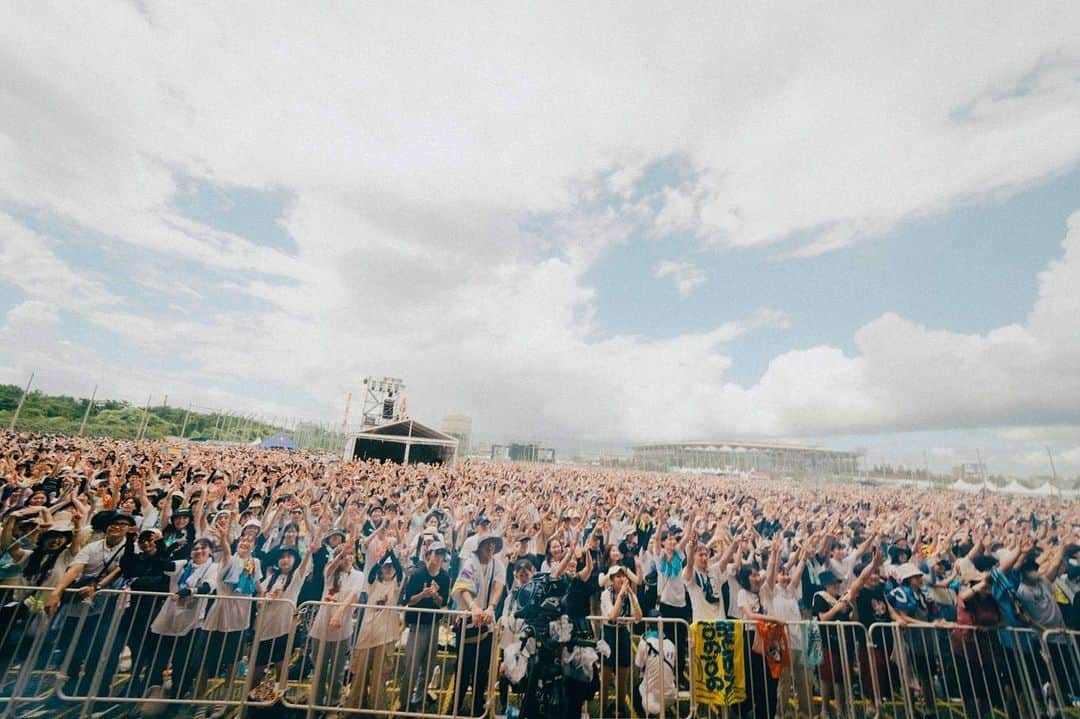 柳沢進太郎さんのインスタグラム写真 - (柳沢進太郎Instagram)「photo × @renzo1101   ROCK IN JAPAN FES. 2023 LOTUS STAGE  めちゃくちゃ沢山の人が！  気持ちよかった🔥  時折えげつない雨降ってたけど、みんな大丈夫か😂  ツアーファイナルの幕張で待ってるよ🤘🏻　  祭りしよう🧠」8月6日 19時03分 - shintaro_yanagisawa