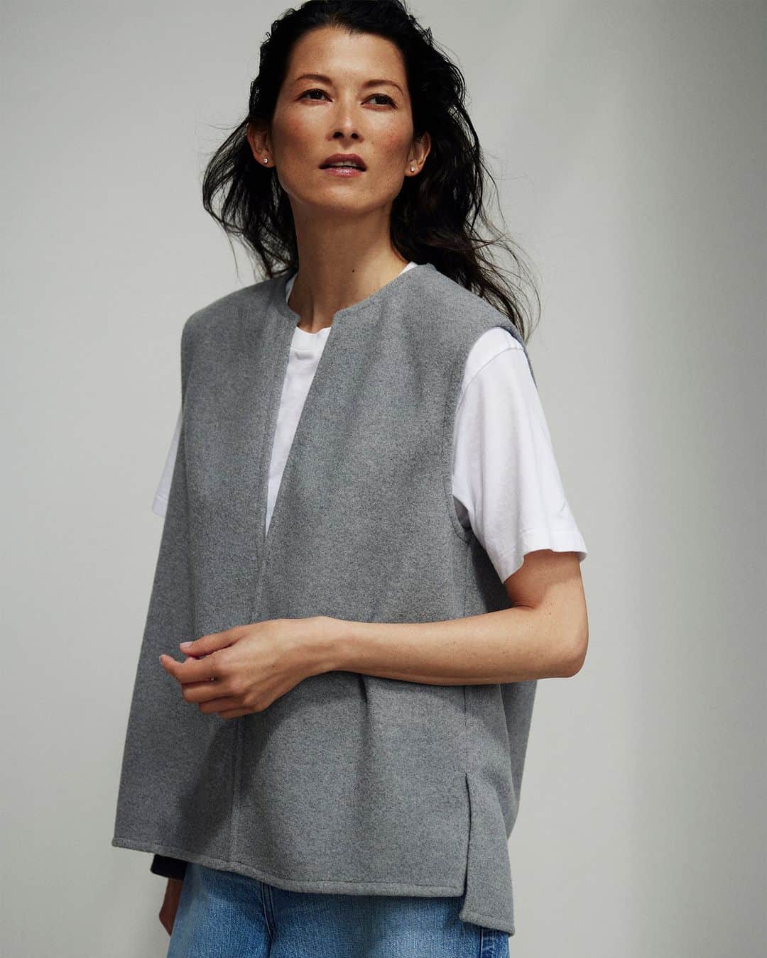 のインスタグラム：「MY STYLE  Style: V NECK VEST @haunt_daikanyama  Style: THE JANET @upperhights   #hauntdaikanyama #ハウント代官山 #haunt代官山  #mystyle #24fw」