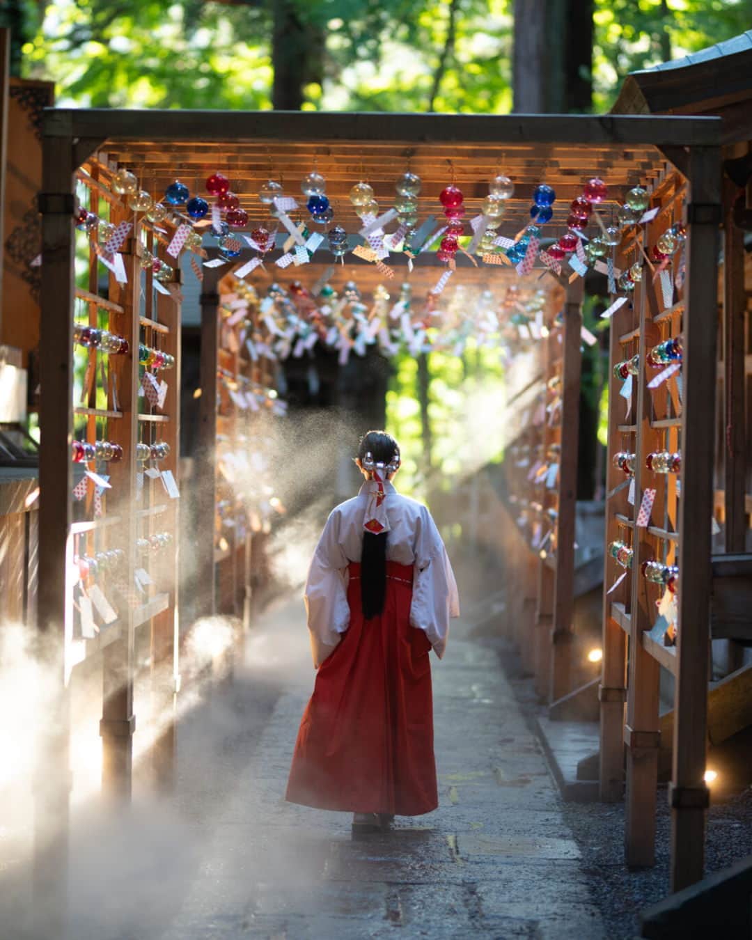 Hanako公式さんのインスタグラム写真 - (Hanako公式Instagram)「乙女心をくすぐることで知られる、「かわいい」神社に注目👀💕  授与品をはじめ、おみくじ、しつらえまで工夫がいっぱいの3社とは？過ぎた日を振り返りつつ、新たな気分で夏詣へ。発売中のHanako特別編集「日本・開運の旅。」より。  📍山形 〈熊野大社 〉 日本最初の夫婦の神様にご縁を結んでいただくなら、山形・熊野大社へ。夏の境内に流れるさわやかな風と風鈴の音色に想いを託す「かなで」も夏の風物詩。   📍埼玉〈川越氷川神社 〉 縁結びを願う人の心にかわいいあれこれが響く。 開運の鯛を釣り上げるのは運命の赤い糸？   📍京都〈下鴨神社 〉 玉と謳われた美の女神を原始の森が護る古社。乙女心を撃ち抜く愛らしいお守りが勢揃い。  ・ ・ ・ 📢発売中！Hanako特別編集「日本・開運の旅。」  🔎気になる中身は？  【幸せをよぶ、神社とお寺。】 東京・阿佐ヶ谷神明宮 京都・丹後一宮 元伊勢 籠神社 東京・武蔵御嶽神社 京都・貴船神社 岡山・吉備津神社 福岡・宗像大社 くわしく知りたい、氏神神社と産土神社。 「かわいい」神社ならこの3社。 注目の宿と神社仏閣の旅へ。 神社とお寺で触れるデザインの魅力。  【聖地へ。】 鈴木涼美、対馬へ。 河合優実、戸隠へ 。 伊藤美誠、諏訪神社へ。 私の開運聖地44。 　ムーン・リー、みうらじゅん、鏡リュウジ、山村紅葉、 　すがちゃん最高No. 1（ぱーてぃーちゃん）、今日マチ子、 　五十嵐太郎、山﨑嘉子、日高むつみ、渡辺紀子 開運好きが本当に通う場所。 推し活が人生を拓く。 おうちパワースポット化計画。  【運気を開く習慣。】 新しい習慣はたくさんある方がいい。 毎日することを決める。 3分でできる暮らしの習慣。 センスのいい人がしていること。 仕事で差がつく習慣。 心身をととのえる習慣。 プロフェッショナルのオフの習慣。  #夏詣 #開運#仕事運#金運#恋愛運 #パワースポット#開運スポット #神社巡り #寺巡り #浄化 #神棚 #神道 #神札 #浄化グッズ #開運スポット#開運行動」8月6日 19時00分 - hanako_magazine