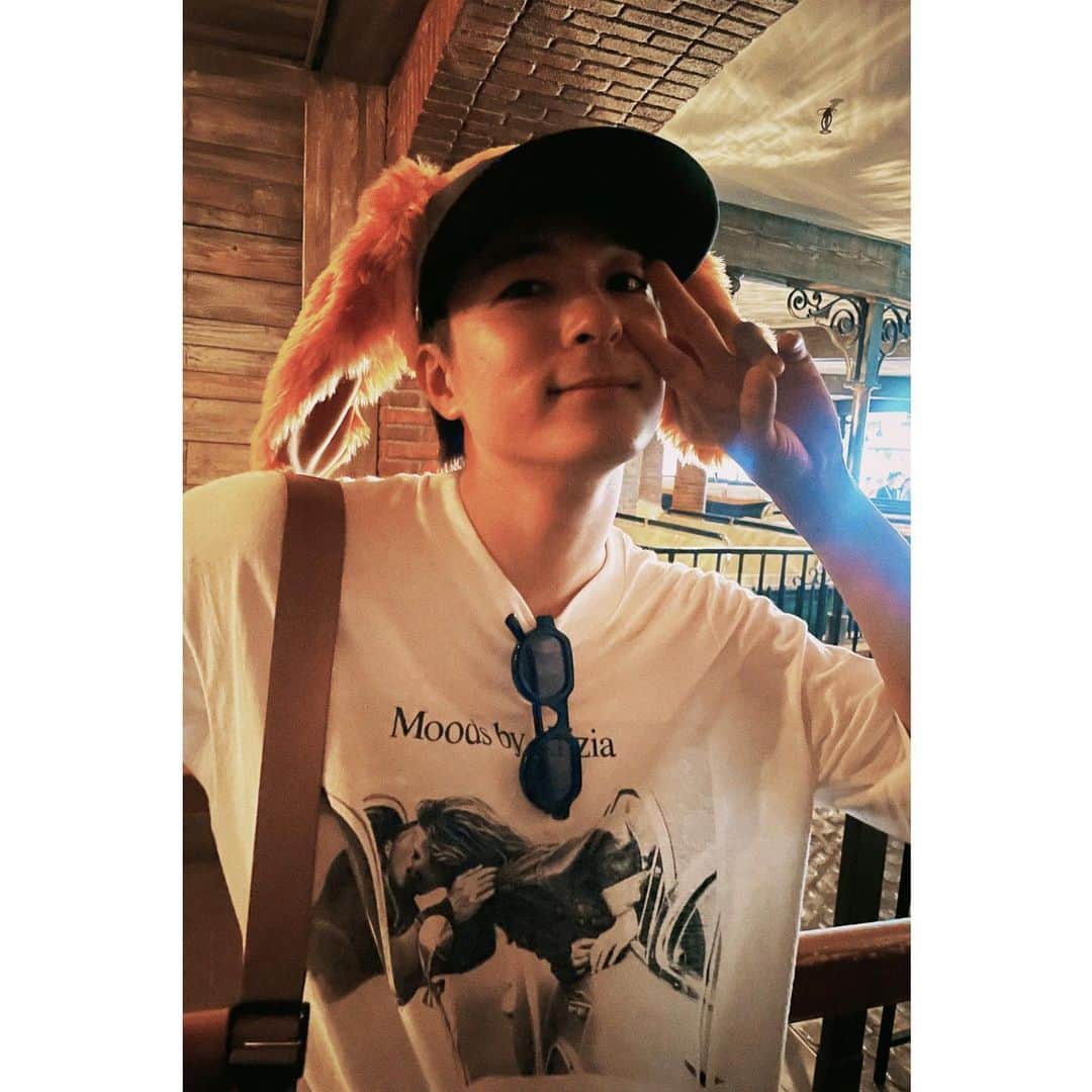 和田颯のインスタグラム：「. 夏の思い出。 このあっつい季節に家族でディズニーランド＾＾ 行けて良かったなー！ 誘ってくれてありがとう😂」