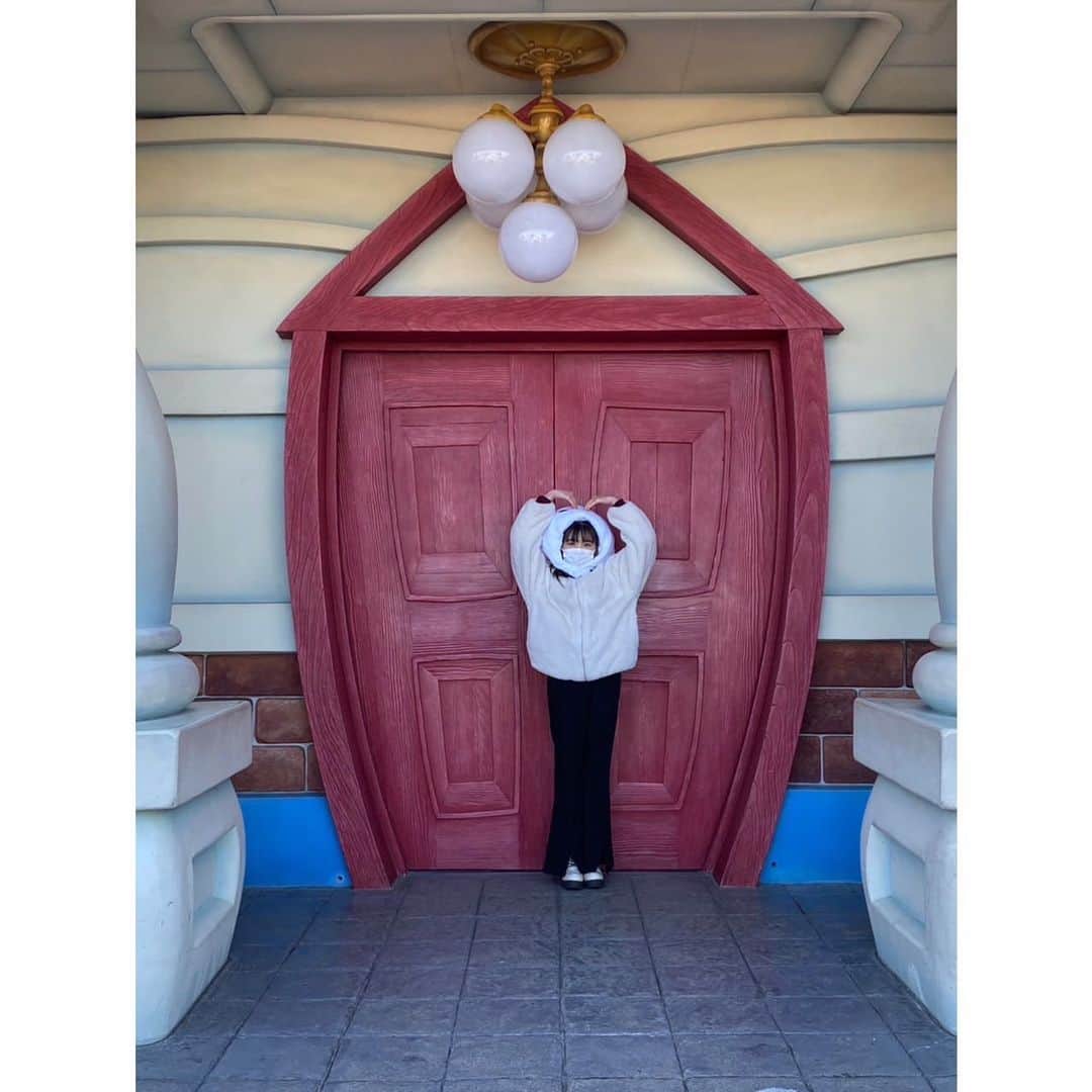 のインスタグラム：「.  こんばんは！#松本わかな です🙉  冬にお姉ちゃんと2人でディズニーに行った時の！  もこもこコーデ☁️☁️☁️  私のバースデーイベント申込締め切りが今日の23:00までなので、よかったら遊びに来てください🥰  #ANGERME #アンジュルム」