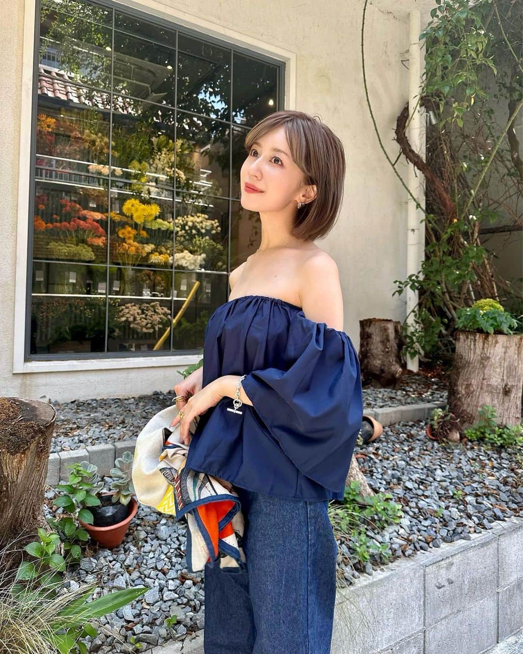 水野佐彩のインスタグラム：「・ 歩かなくとも滝汗の毎日😓☀️  来週は少し雨が多いみたいで それはそれで困るのよねぇ🫢☔️笑  @snidelbeauty の秋コスメで prefallメイクしたよ🍇💗  #おちびコーデ #おちびの輪 #低身長コーデ #Sサイズコーデ #ママコーデ #ママライフ #2020年ベビー #女の子ママ #女の子ベビー #ブルベ夏 #ブルベ #ブルベサマー #ブライトサマー #ブライトスプリング #ソフトクラシック #ウェーブ #骨格診断ウェーブ​ #deuxamour #ドゥーザムール」