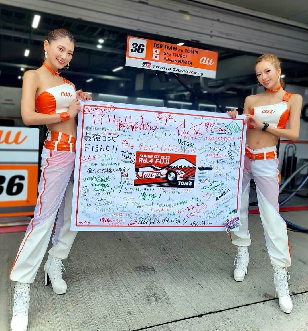 央川かこさんのインスタグラム写真 - (央川かこInstagram)「SUPER GT Rd.4 富士🗻 36号車は15番手スタートからの 追い上げまくって5位フィニッシュでした👏🧡  燃リスとサクセスウエイトもあって 今回ポイント圏内に入るだけでも すごいのにさすがの結果😭✨✨  auファンシートの皆さんとも 一緒に応援できて嬉しかったです🥰🙌  現地に来られた方は土砂降りで からだも冷えたと思うので ゆっくり休んでくださいね🙇‍♀️🙇‍♀️  4戦目も36号車へのたくさんの応援 ありがとうございました😊❣️ ・ ・ #SUPERGT #富士スピードウェイ #tomsracing #36号車 #au #auサーキットクイーン #レースクイーン #モデル #ダイエット #トレーニング #筋トレ #ファスティング #ストレートヘア #ポニーテール #ヘアアレンジ」8月6日 19時15分 - kako.717