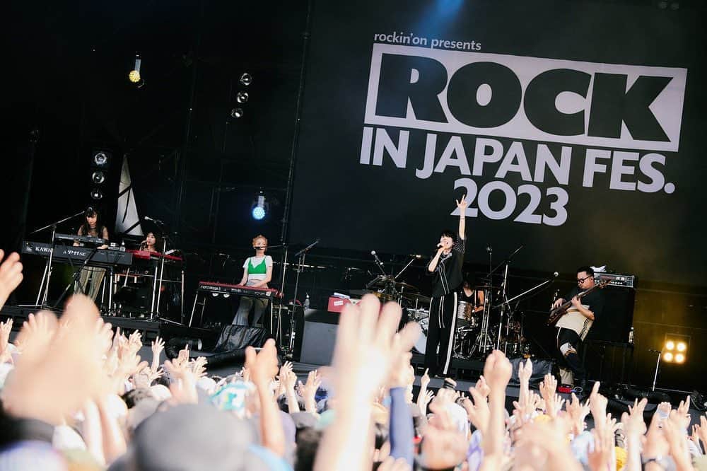 ちゃんMARIさんのインスタグラム写真 - (ちゃんMARIInstagram)「ROCK IN JAPAN FES.2023 とても暑かった〜！楽しかった！！！  まだまだ夏は続くから熱中症に注意だね🌴  #RIJF2023」8月6日 19時19分 - mari_crimson