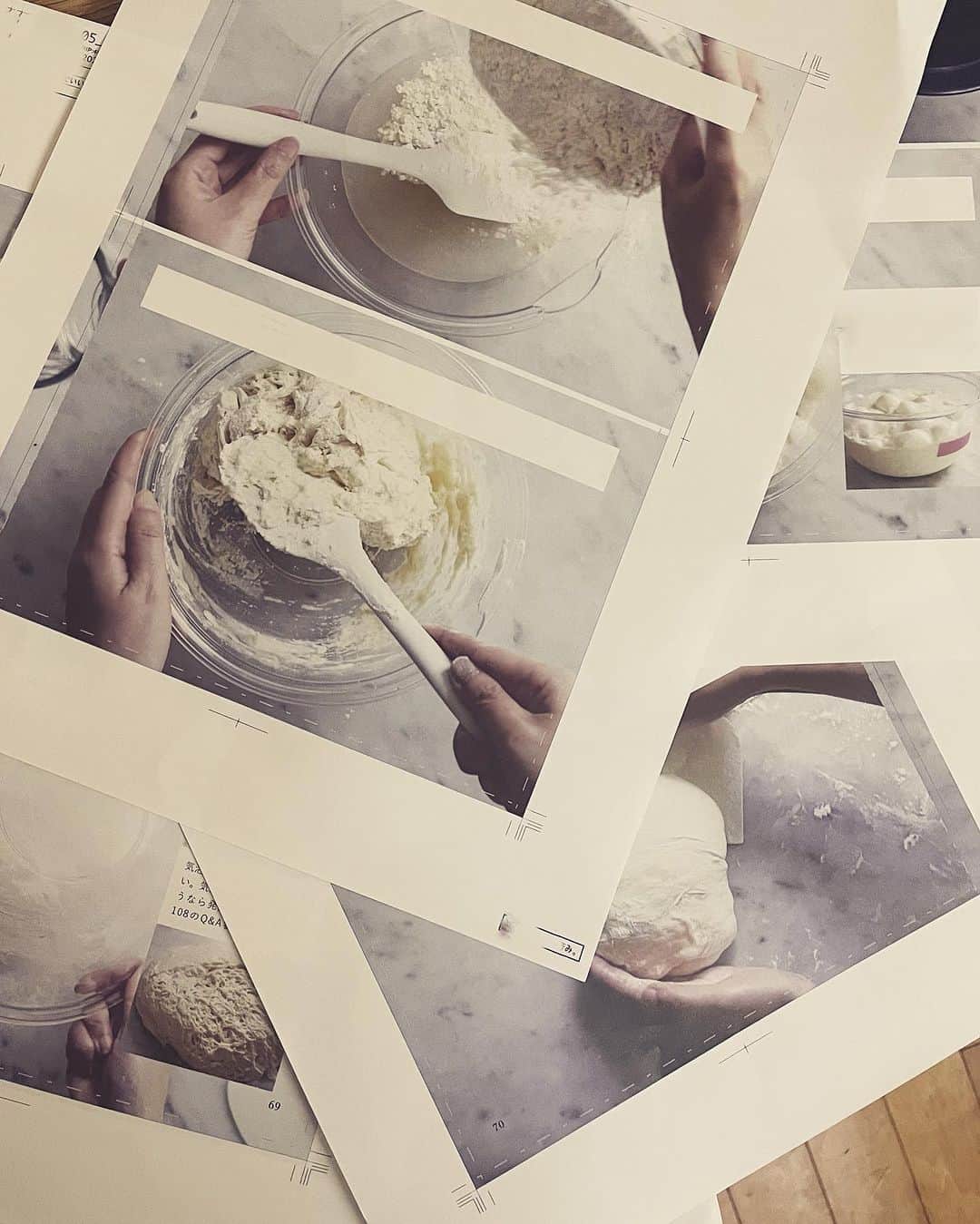 若山曜子さんのインスタグラム写真 - (若山曜子Instagram)「さてさて絶賛校正中のパンの本のお話ですが、、今回キッシュ本同様かなり大きくプロセス写真を撮ってもらっているため、見開きで作り方は完結しません。 ですので、作ってる最中にページをめくることになる、、私は絶対にぺたんと開いたままでちて欲しいと思いました。  これはパンの本のご依頼が来て最初に私がリクエストでお伝えしたこと。 自分なら粉だらけの手で触ること間違いなしだと思ったのです。（それでページがくっついたりとかしたことがある…）  ただ、一冊につき百円以上コストが高くなるのですよね。。 でもでも、作ってる最中に閉じたり、のどの部分が重なってよく読めなかったりするのは絶対イヤー！と思ったのです。 なのでキッシュの本より定価高くなってしまい、すみません。。でもずっと使っていただきたいし、絶対に見やすいと思うので、お許しください🙏  写真はトロペジェンヌ。今回1番の大物です。 トロペジェンヌとは、サントロペの女の子という意味で、ブリジットバルドーが、ロケでサントロペを訪れた時、大層このお菓子を気に入って名付けたとか言われてます。  中のクリームはカスタードにバターを加えたムースリーヌが基本。  私がニースに住んでいた頃、どってことないパン屋さんにも小さなトロペジェンヌがあり、初めて食べた時は、なんだこの大人っぽく爽やかな香りは？？と思ったんですが、それはfleur d’orange、つまりオレンジフラワーの香り。ネロリウォーターの名前で最近は見かけることがあります。なければレモンやオレンジなどお好みの香りをつけていただければよいのですが、この香りとあんまり甘くないふんわりとしたブリオッシュの組み合わせが、南仏らしい夏にも合うお菓子だなと当時思いました。  そんな思い入れがあるからか、撮影が始まっても迷ってしまい、配合違いを最終日にも撮ってもらいました。 どちらが採用になったかは、見てのお楽しみ。 パンの本と言いつつ、甘いものにはやはり気合の入った私でした。 #おうちパンはこれでいい」8月6日 19時20分 - yoochanpetite