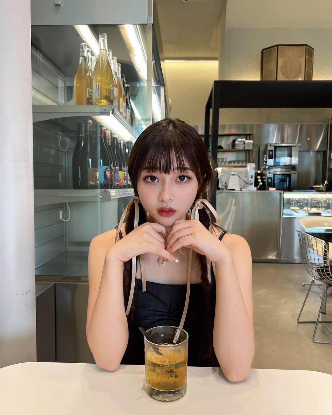 すずのインスタグラム：「‎‪ꕀ🎀 ͗ ͗  韓国の写真が好評で嬉しい~!!🇰🇷 いつもと違う感じもどうかな()」