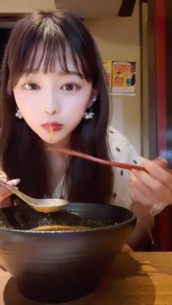 りなてぃのインスタグラム：「久しぶりのラーメンリール🍜 みんな何ラーメンがすき？」