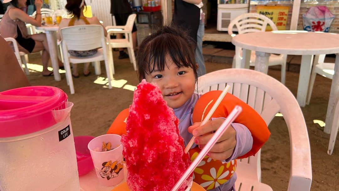 関本賢太郎さんのインスタグラム写真 - (関本賢太郎Instagram)「夏☀️感じてきました🏝️ 娘にとっては初めての海🌊 #夏の思い出 #淡路島 #日焼け #どんどん焼ける」8月6日 19時32分 - sekimoto_kentaro