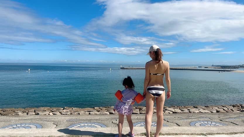 関本賢太郎のインスタグラム：「夏☀️感じてきました🏝️ 娘にとっては初めての海🌊 #夏の思い出 #淡路島 #日焼け #どんどん焼ける」