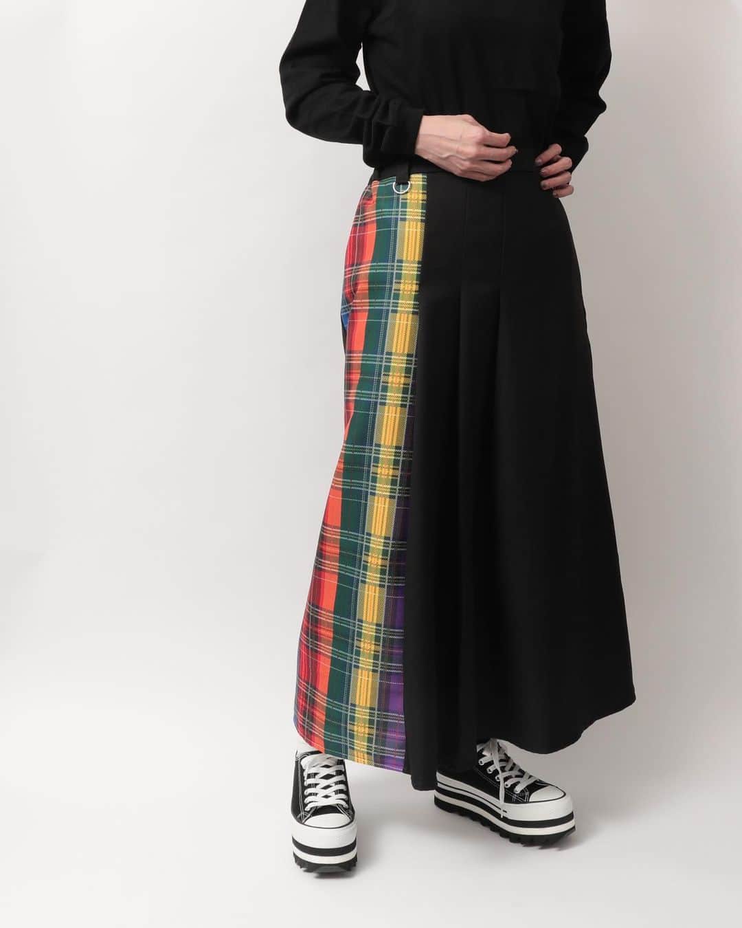 のインスタグラム：「"TEARS OF SWAN-RAINBOW TARTAN CHECK PLEATS LONG SKIRT" ¥15.000(tax in)  ブランド定番のオリジナルタータンチェックを使用したプリーツスカート。 ベルトループ、Ｄカンも付いておりますのでベルト、キーホルダー等を付けてお使い頂けます。  西武池袋店頭、official webshopにて引き続き販売中ですので宜しくお願い致します😊🏬💻  https://tears-of-swan.shop-pro.jp/?pid=170699051 (webshopオーダー分、今月末発送) ※プロフィール下のURLからofficial websiteがご覧頂けます  @tears_of_swan  #tearsofswan  #rainbow #tartancheck  #pleatsskirt  #longskirt  #プリーツスカート #ロングスカート」