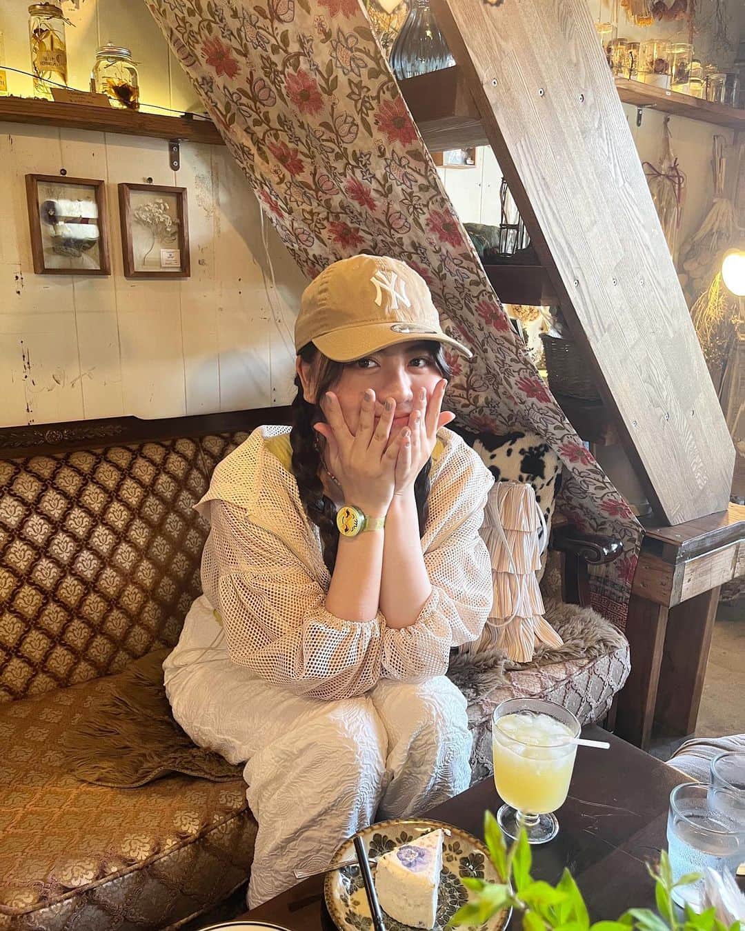 夢花さんのインスタグラム写真 - (夢花Instagram)「café☕️🍃🧺🕯️📜  久々のカフェ活楽しかったな🤤 雰囲気良すぎてジブリの世界にいるみたいだった👒🤍  そして腕に付けてる光るメロンパンナちゃんもらったんだ😂🍈❕かわちぃ〜〜  #cafe #カフェ #カフェ巡り」8月6日 19時36分 - dreamm_flowerr
