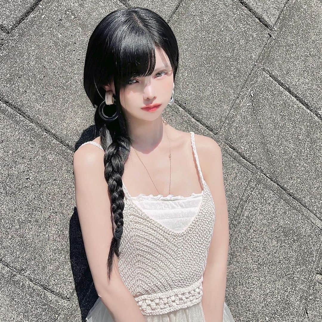 Seinaのインスタグラム：「悪魔と天使のハーフだとて 離婚して悪魔の方に引き取られたな？っていう 天使要素が組み込まれてないな？っていう そういう感じです。故にたまに頗る口が悪い。 . . . #summer #summertime #fashionblogger #fashionstyle #japanese #japanesegirl #japan🇯🇵 #ママコーデ #ママ #ママファッション」