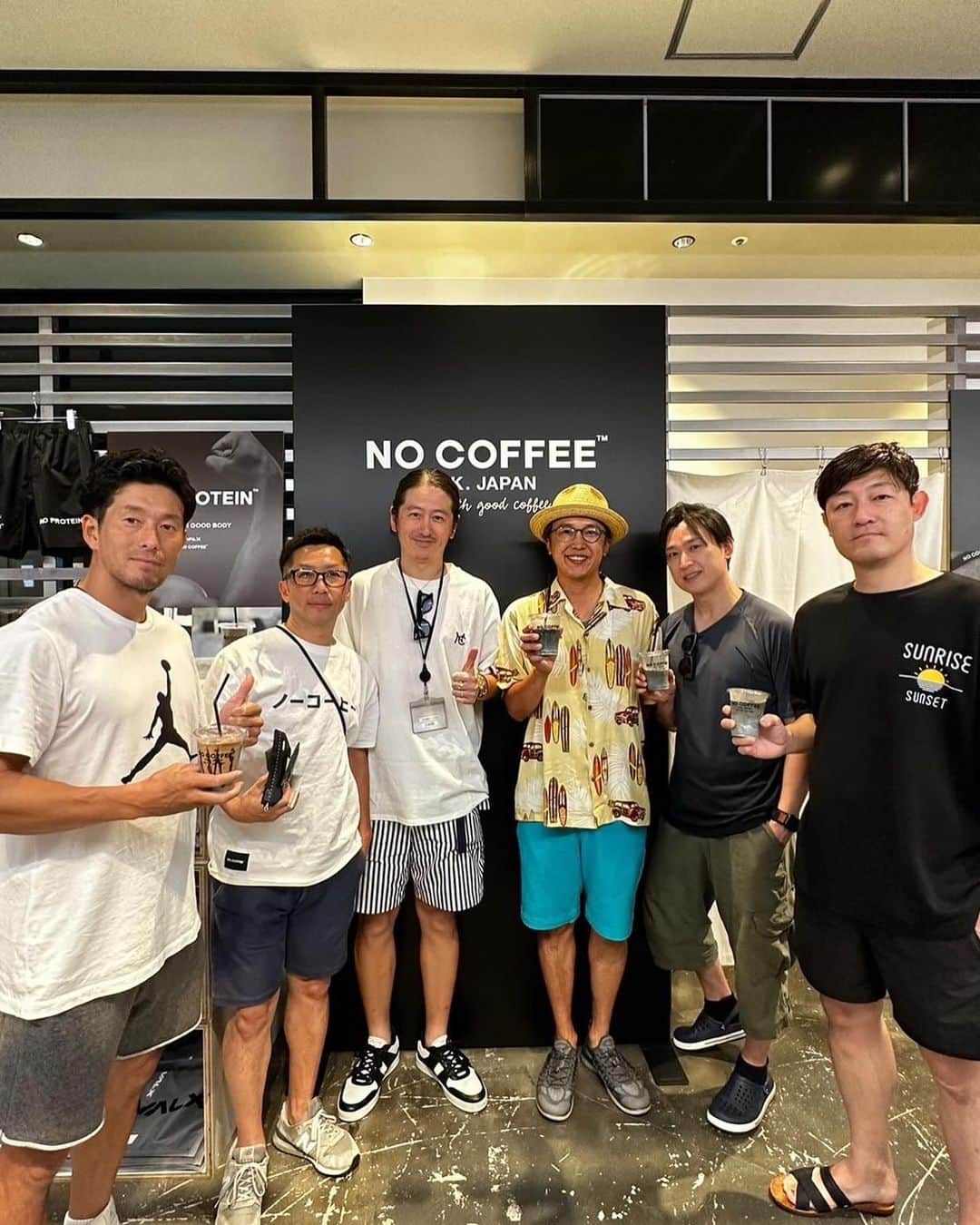 金子貴俊のインスタグラム：「昨日はお友達のポップアップストアに顔を出してきました〜。 福岡から生まれた大人気なお店 【NO COFFEE 】 渋谷モディで9日まで行われております。 Tシャツと帽子を購入！ 竹炭を使ったカフェオレも美味しかったぁー♬ 海外にも進出して様々なブランドとコラボして、刺激的な活動をしているのは本当に凄いなぁー✨久々に会えて良かったさー。 わたしも頑張らねばねー！！ #nocoffee#コーヒー#coffee」