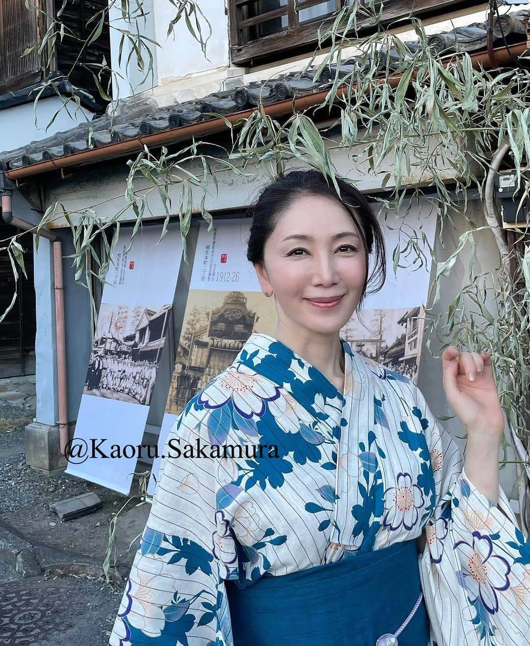 坂村かおるさんのインスタグラム写真 - (坂村かおるInstagram)「第60回桐生八木節まつりが8月4日(金)から6日(日) コロナ禍を経て4年ぶりの開催です！ ・ 昨日は、京都から来た舞妓さんと芸妓さんとバルボンさんでお食事をした後、舞台を観ました。 ・ 夕暮れにはお囃子が流れ、八木節に合わせて盆踊り🪭 ・ 改めて、普通の生活に戻りつつ 普通の生活が特別だと感じるお祭りでした‥ ・ まだまだ暑い日が続きますので十分ご自愛しお過ごしくださいね。 ・ ・  いつも「いいね！」を頂きありがとうございます！ 皆さんのコメントに元気を貰っています😊  #クィーンオブ美魔女 #team美魔女 #美ST #坂村かおる #トータルビューティーアドバイザー #美しく老いる #バランス #美容 #コスメ #ファッション #今日のコーデ #トータルバランス #お洒落な人と繋がりたい #コスメ好きな人と繋がりたい #美意識高い人と繋がりたい #美魔女 #美魔女が変わる #アップデートしてる人と繋がりたい #自分らしくアップデート #桐生八木節まつり  #浴衣 #お祭り  #舞妓 #芸妓」8月6日 19時49分 - kaoru.sakamura