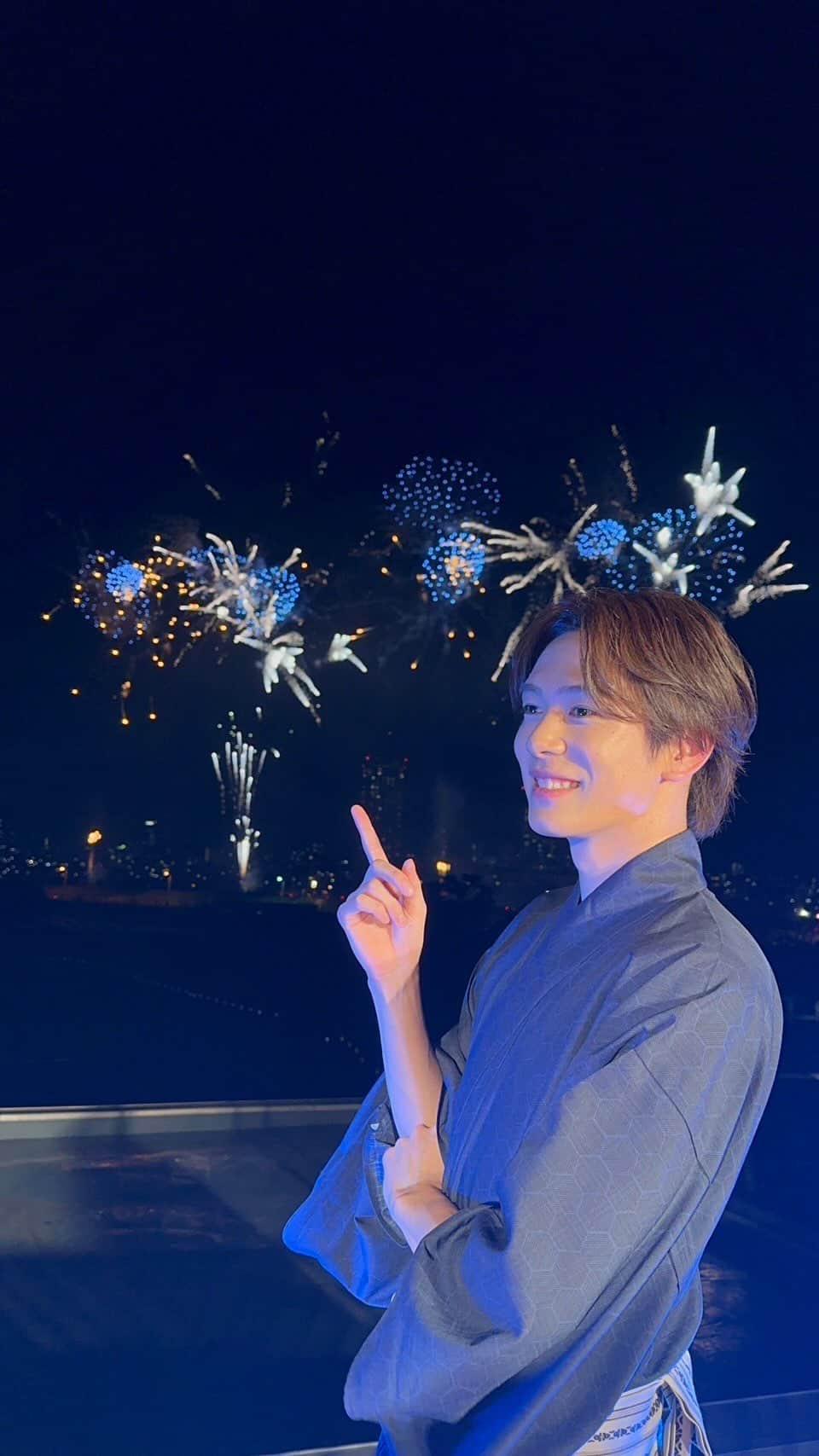 内藤秀一郎のインスタグラム：「. 今年初花火🎇  @tgc_staff  #江戸川花火大会 #花火  #花火大会  #浴衣  #夏の思い出」