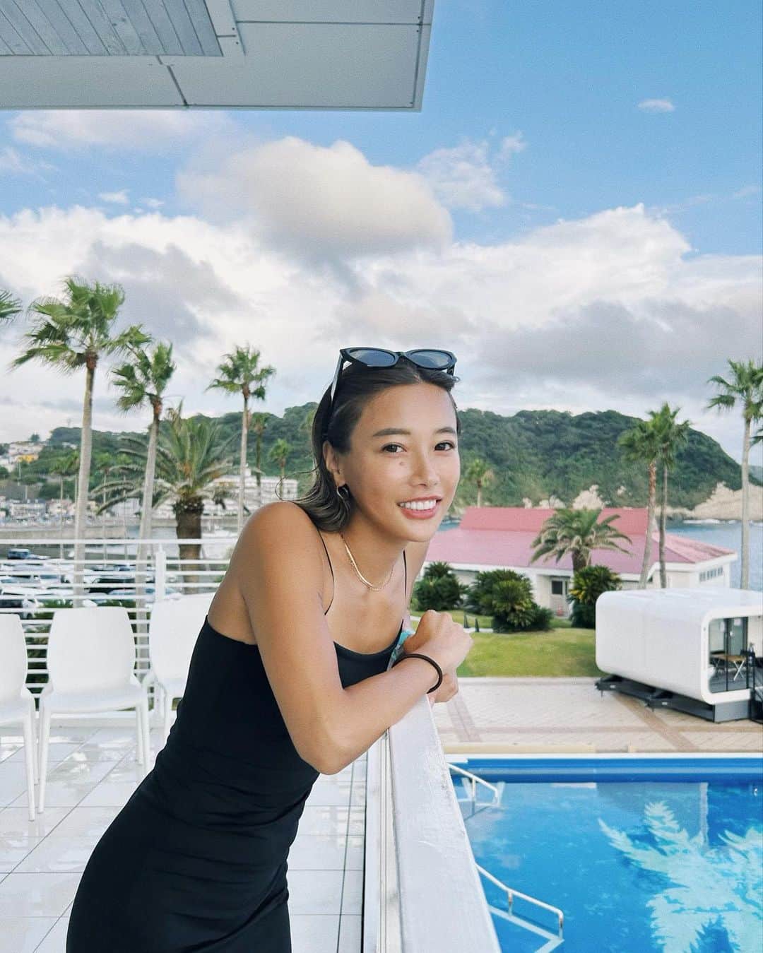 馬詰まほのインスタグラム：「Good time👋🏽 最高ロケーションすぎました！夏だね！ Thx😙 @terasu73  @marinasunsetjapan @greenroomfestival  #greenroomfestival #marinasunset #zushimarina #♥」