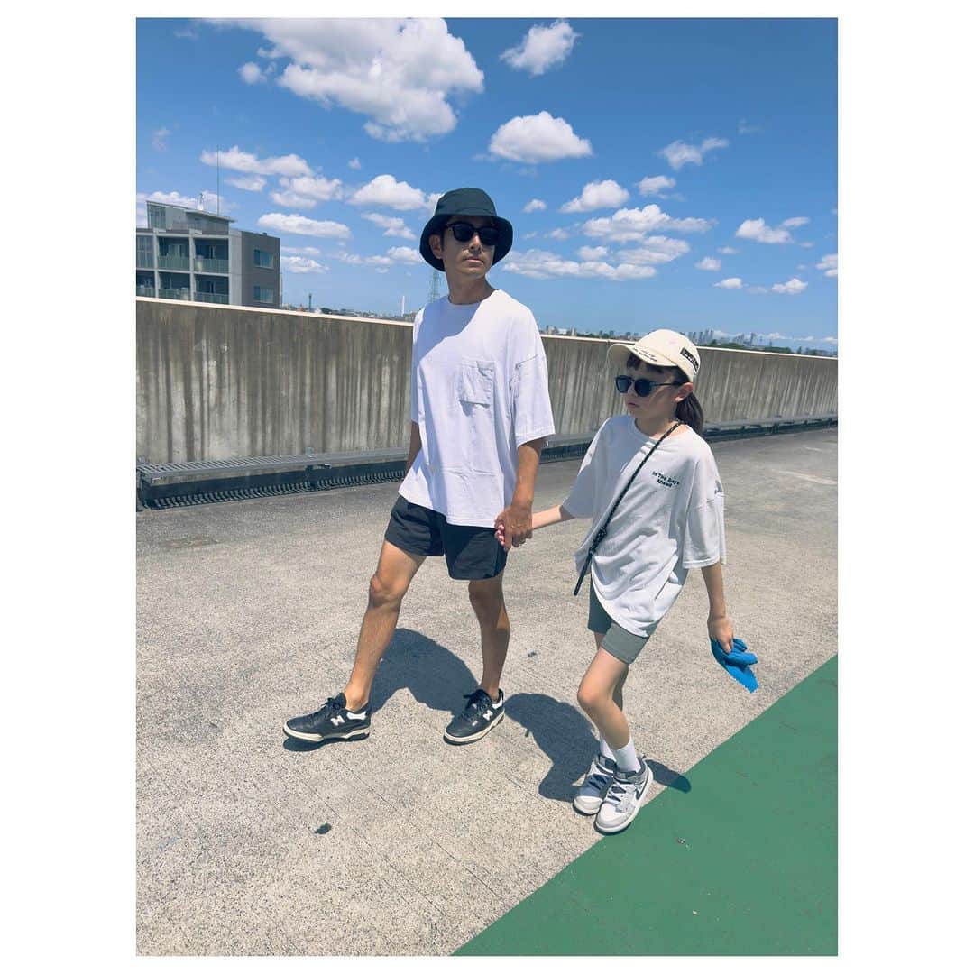 肥野竜也のインスタグラム：「＂お出掛け＂ちょっとそこまでが辛い暑さw ⁡ #ファミリー #家族 #お出掛け #娘」