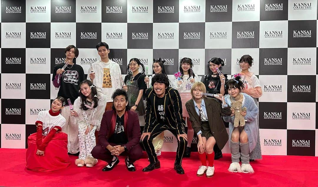 関西コレクションのインスタグラム：「KANSAI COLLECTION 2023A/W バックステージオフショット📸  ～～～～～～～～～～～～～～  SPECIAL STAGE UP-Tスペシャルステージ  ～～～～～～～～～～～～～  #関コレ で拡散📢 関コレ公式TikTokで生配信中！ プロフィールから公式TikaTokへ！ @kansaicollection https://www.tiktok.com/@kansaicollection  #UP-T #関西コレクション ＃KANSAICOLLECTION fashion #ootd #coordinate #model #beauty #music #live #関西 #大阪 #autumn #winter」